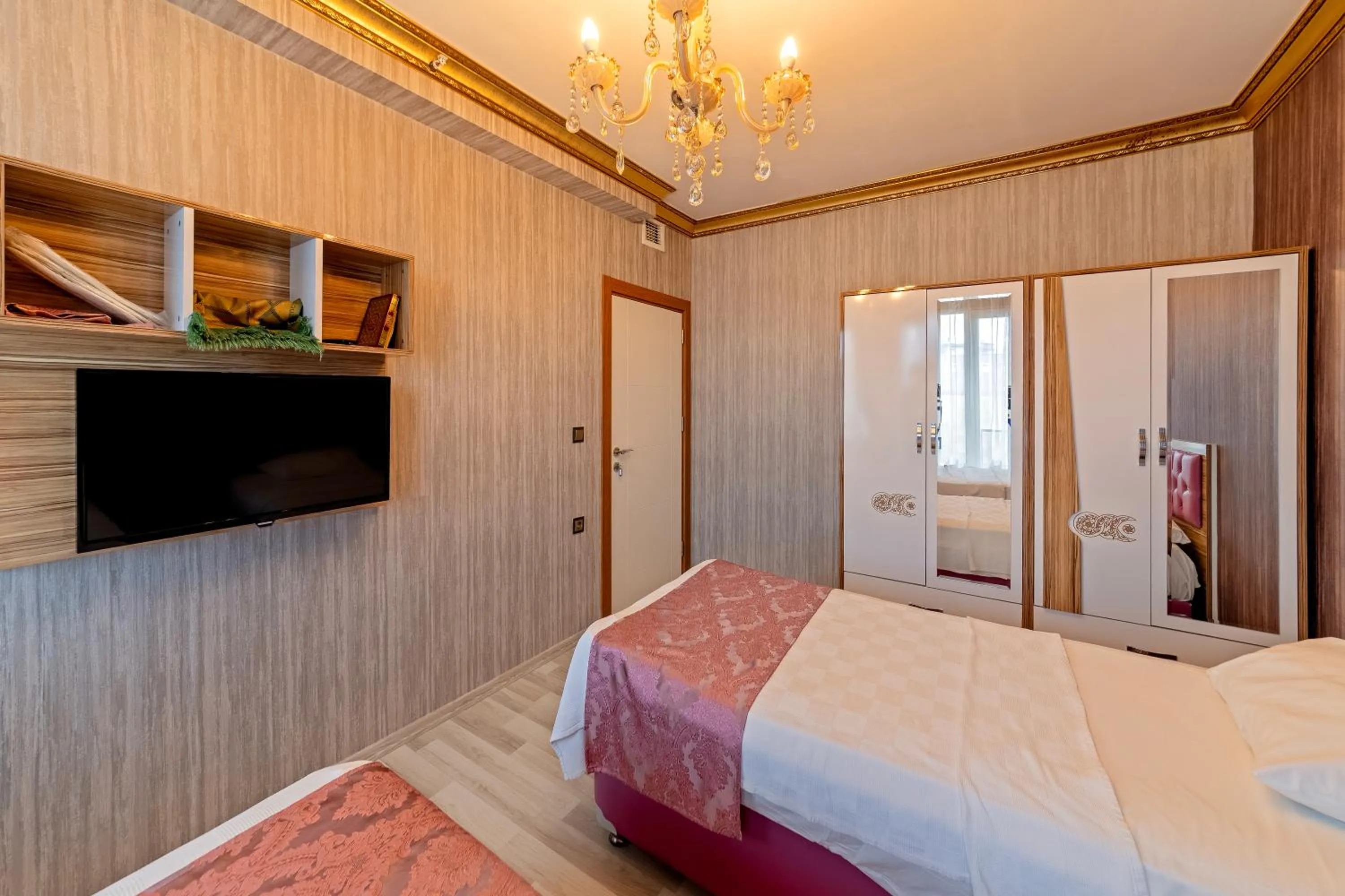 Bed in Royal Babil Suites Hotel