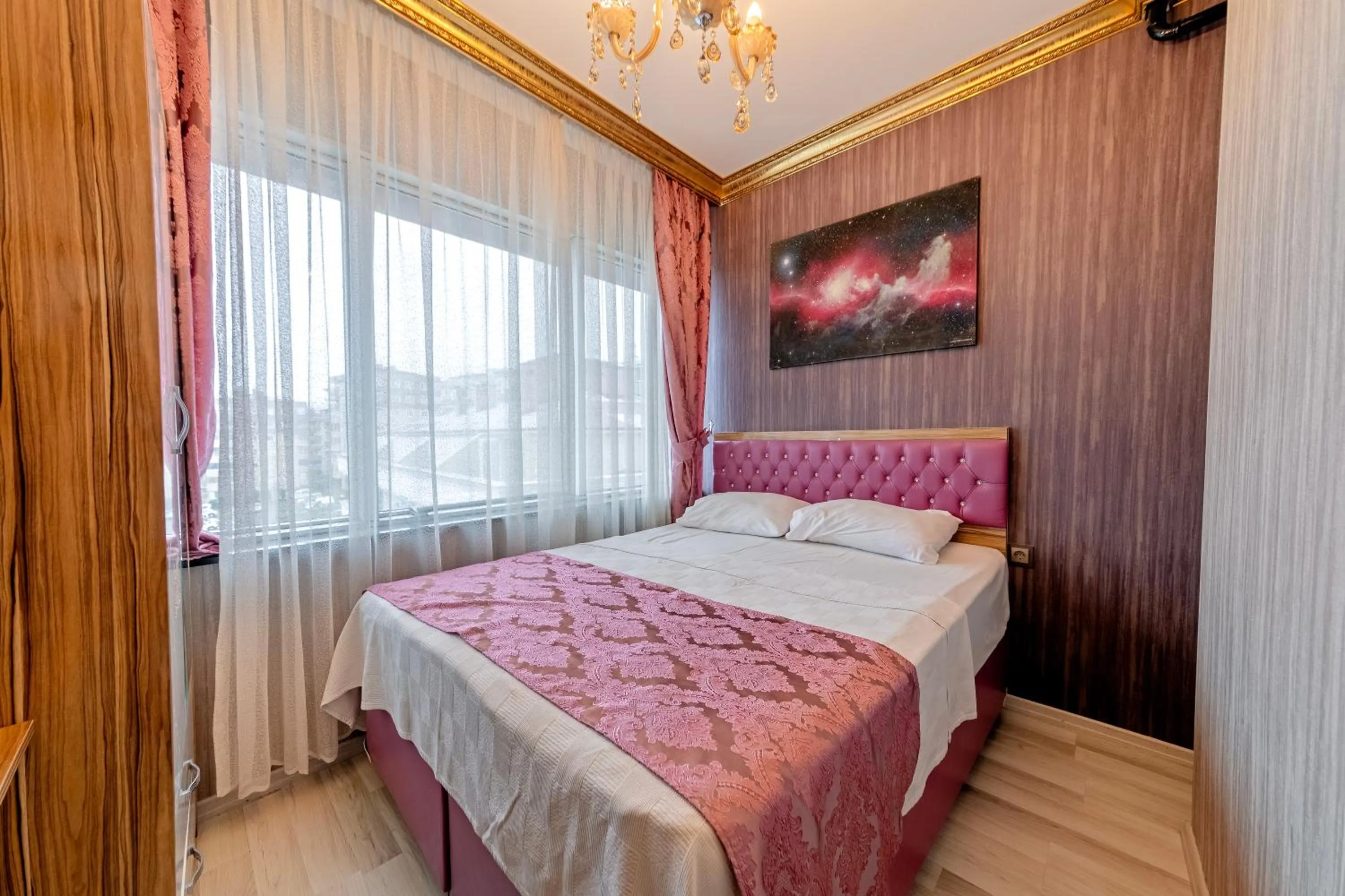Bed in Royal Babil Suites Hotel