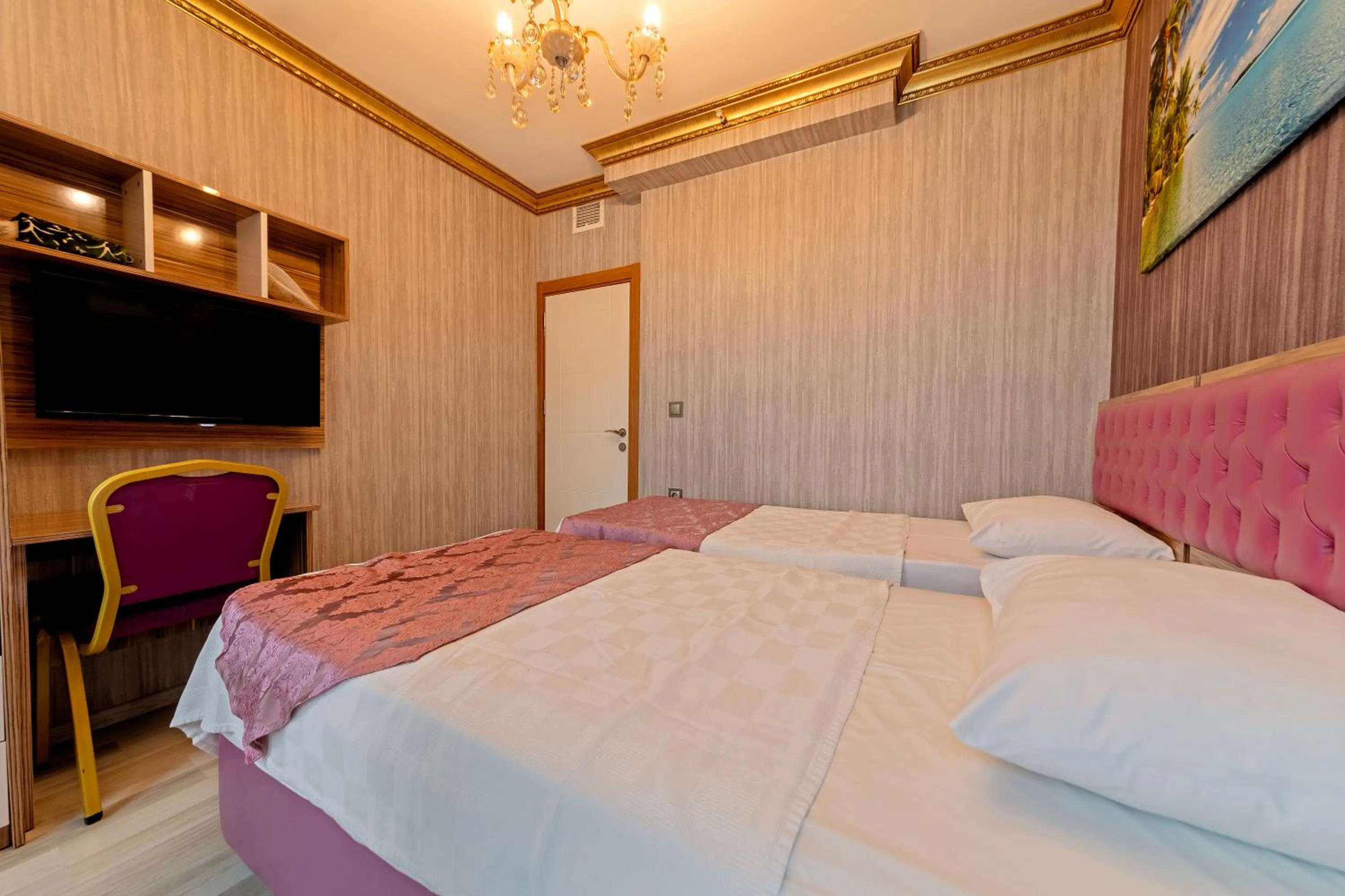 Bed in Royal Babil Suites Hotel