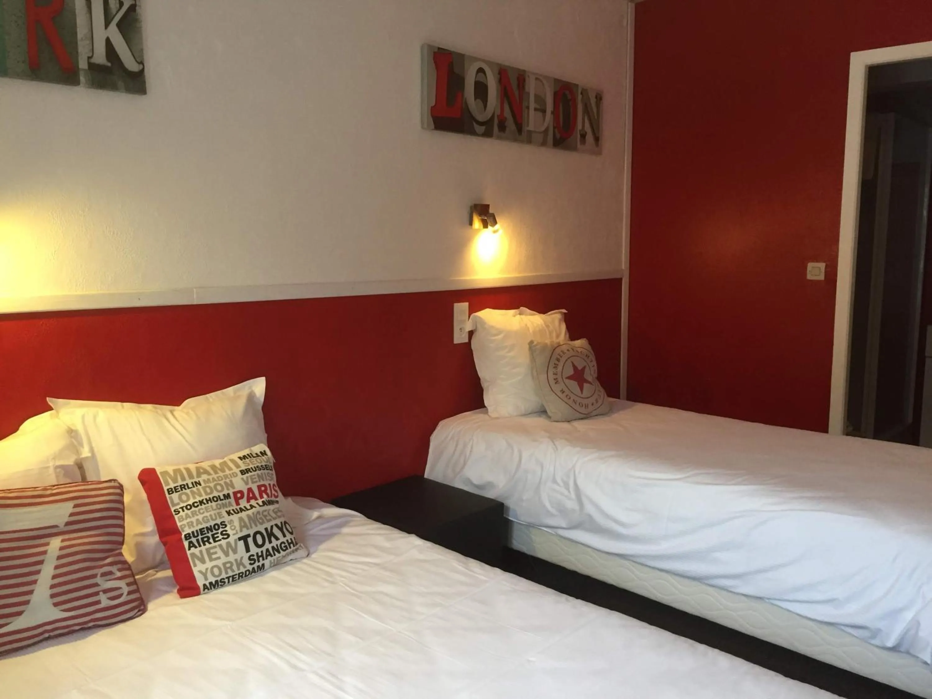 Bed in Hôtel de Londres