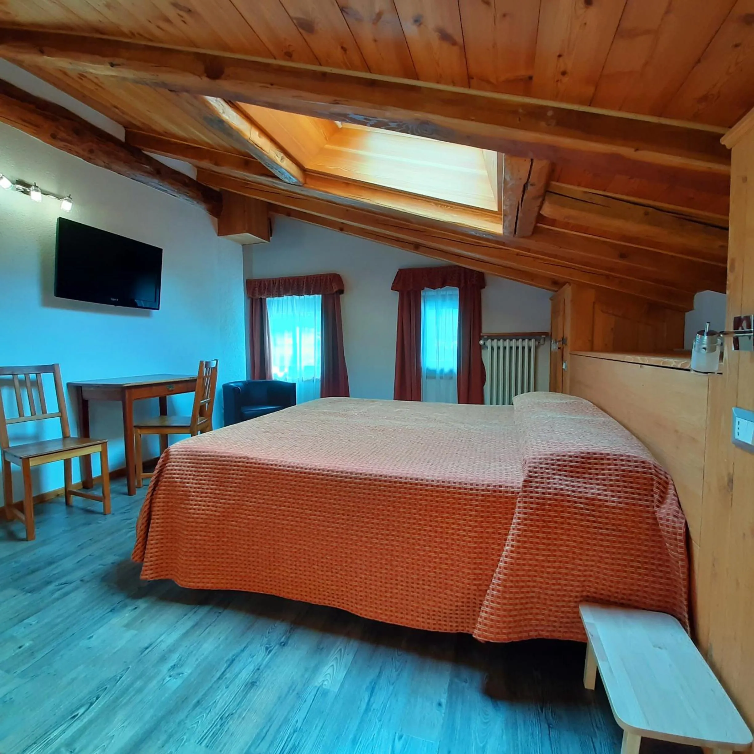 Bedroom, Bed in Hotel Crampon