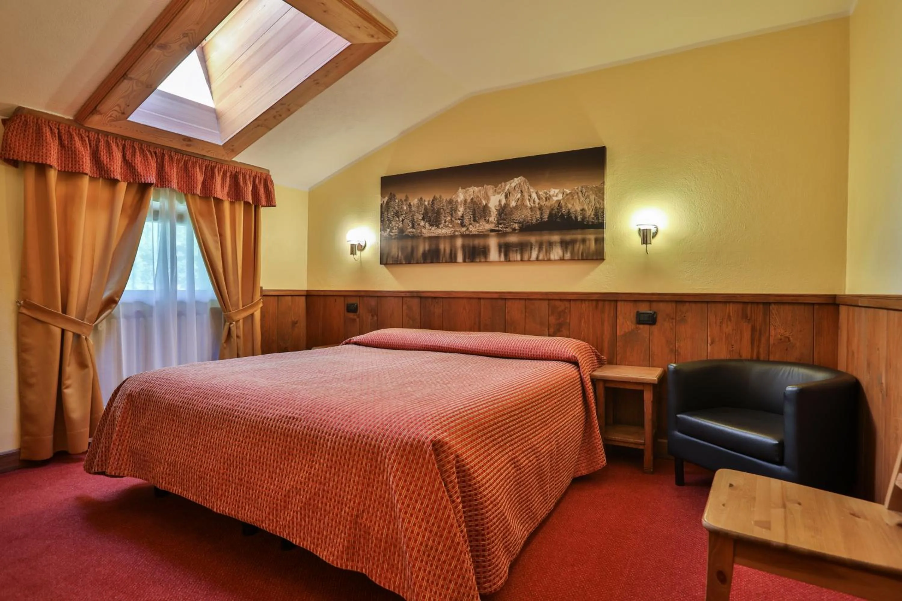 Bedroom, Bed in Hotel Crampon