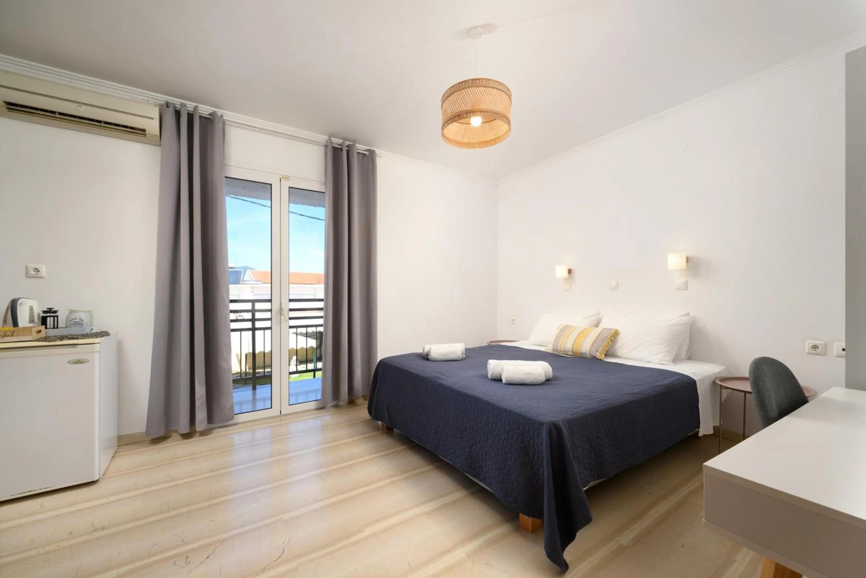 Bed in Aquarius Beach Hotel