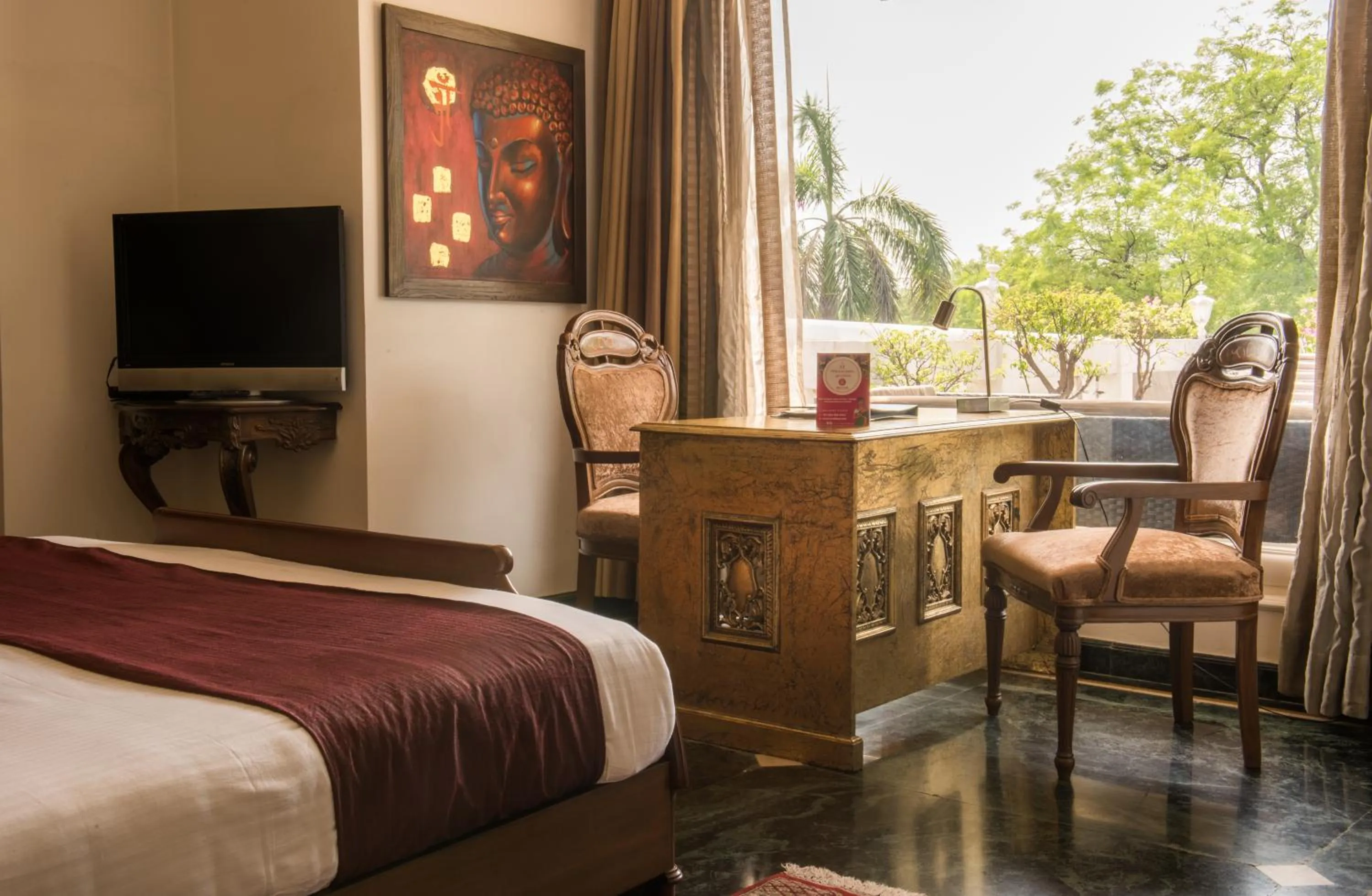 Shower, Bed in Diplomat, Chanakyapuri New Delhi- A Boutique Hotel