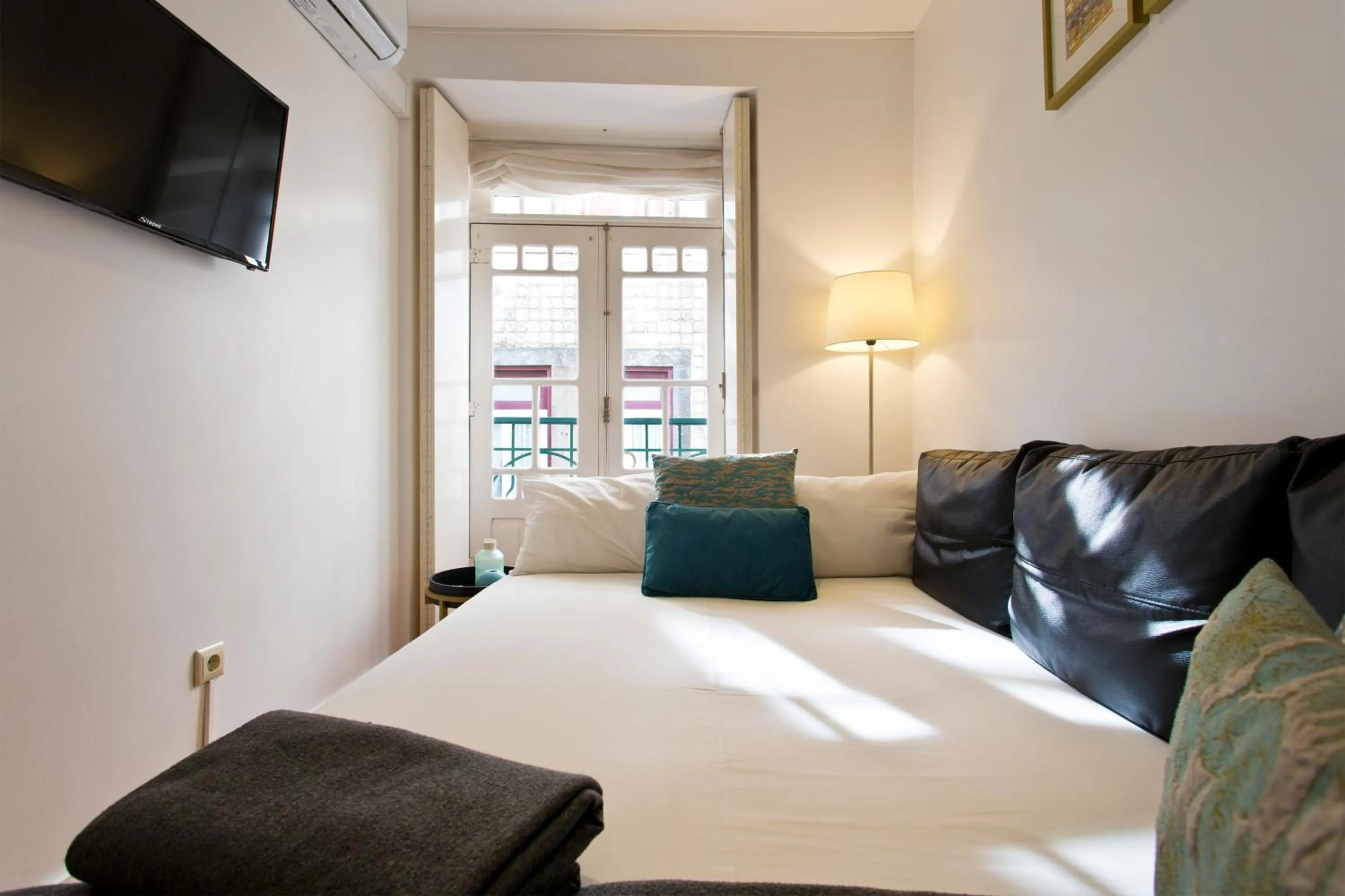 Living room, Bed in Home @ Porto Clérigos Apartment