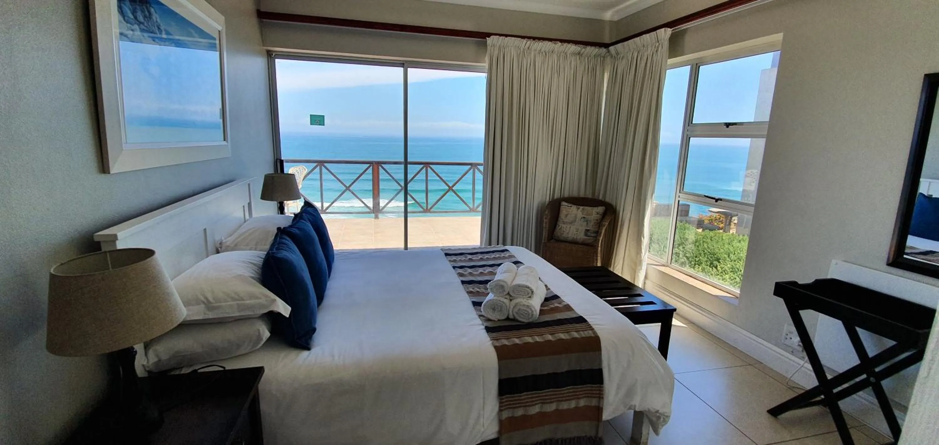 Bedroom in Brenton On The Rocks