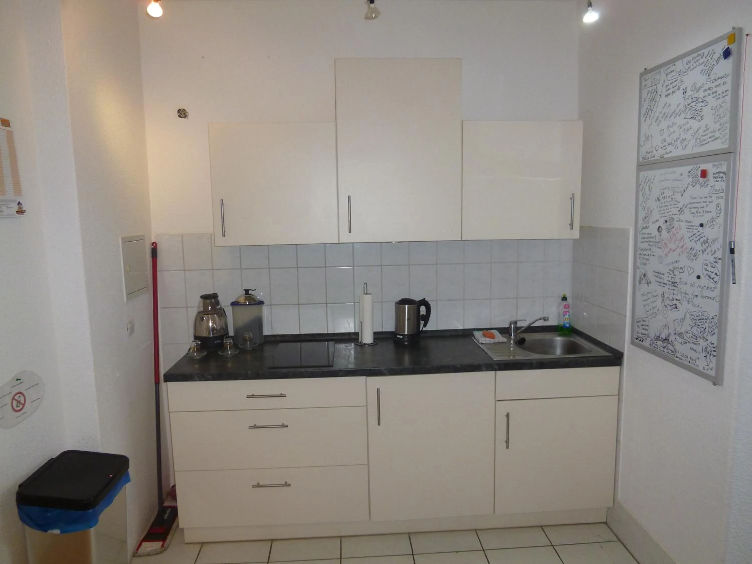 Kitchen or kitchenette in Airport Apartment