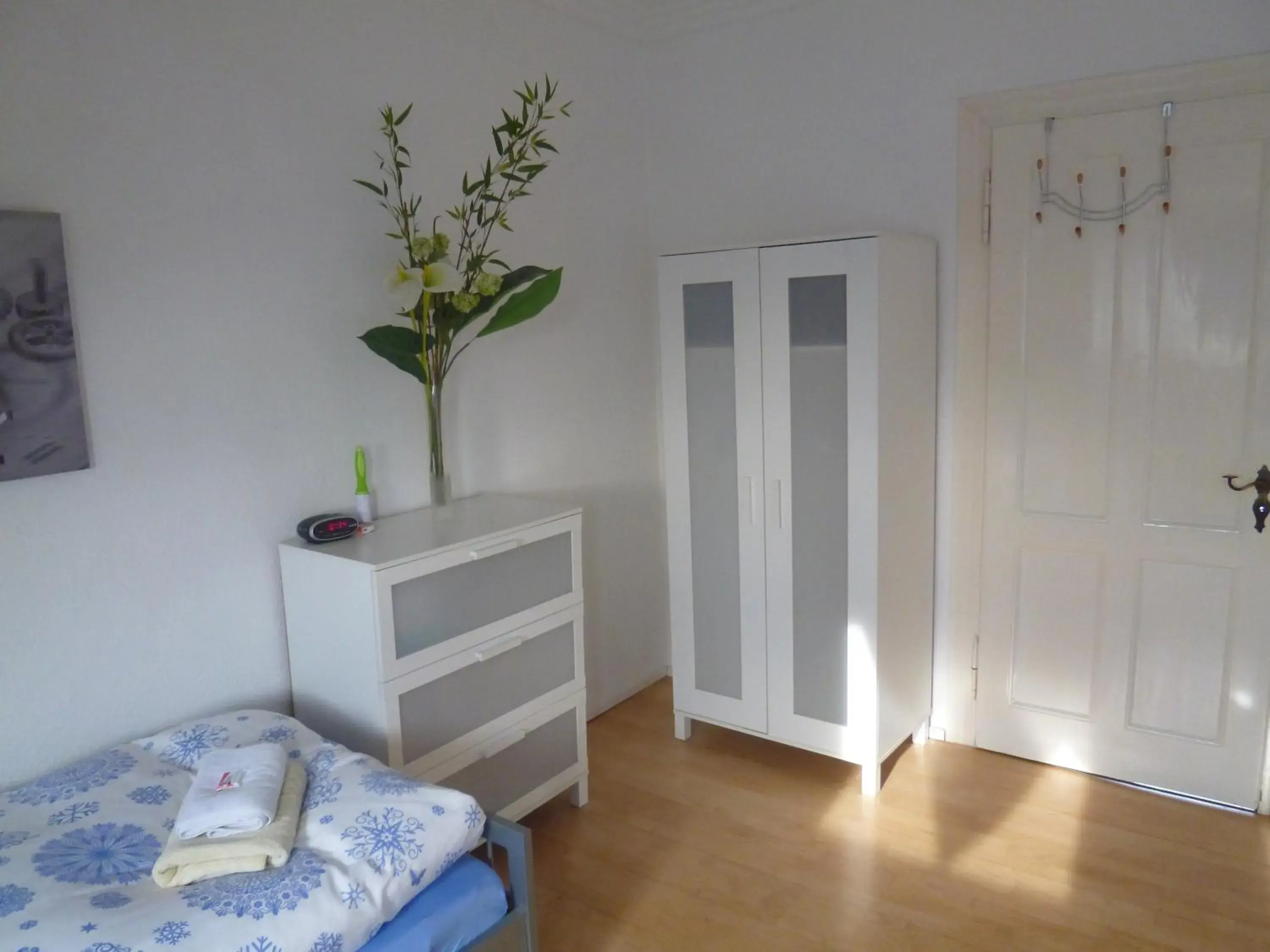 Two-Bedroom Apartment (4 Adults) - single occupancy in Airport Apartment Two-Bedroom Apartment (4 Adults) - single occupancy in Airport Apartment