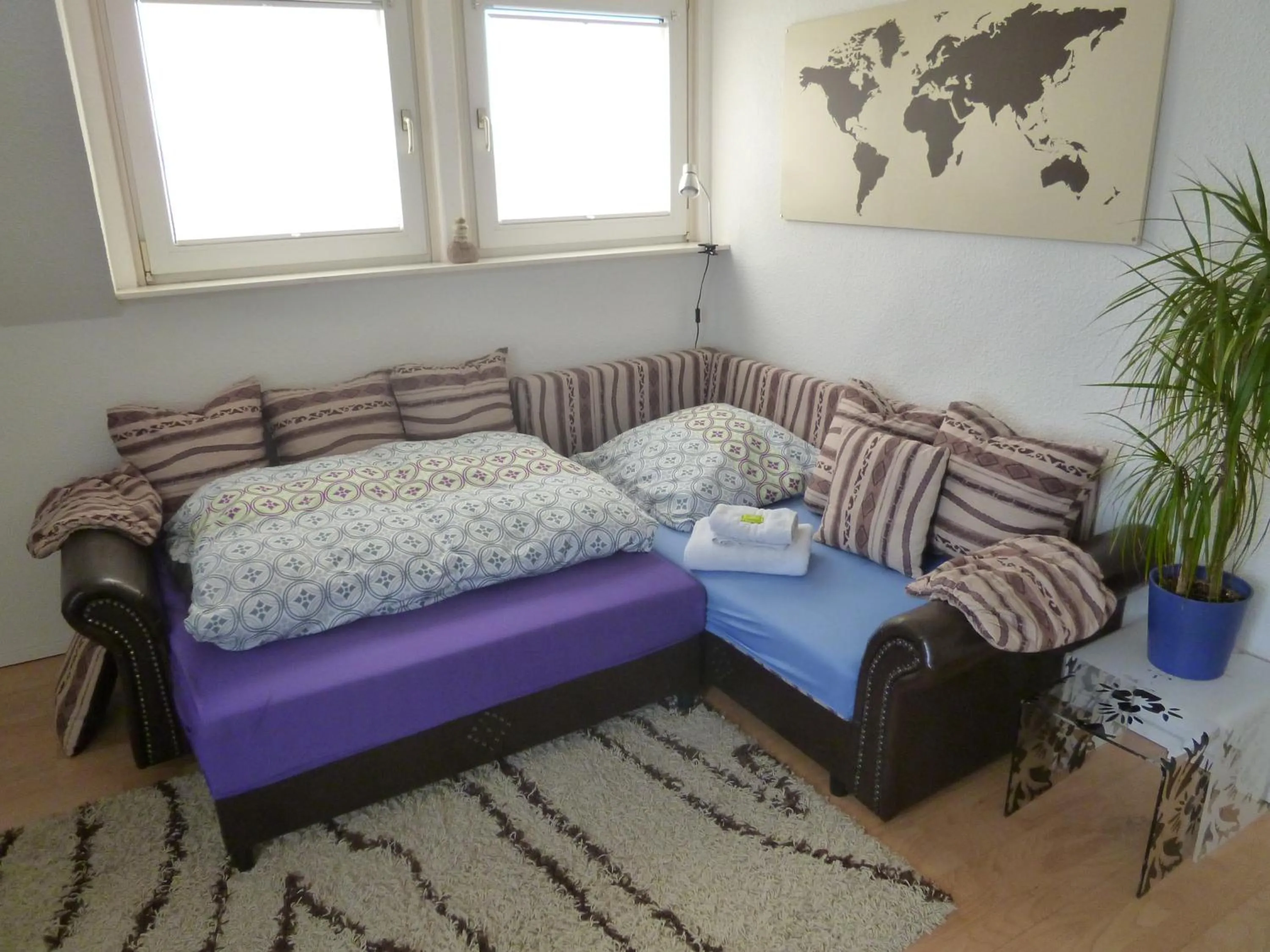 Living room, Bed in Airport Apartment