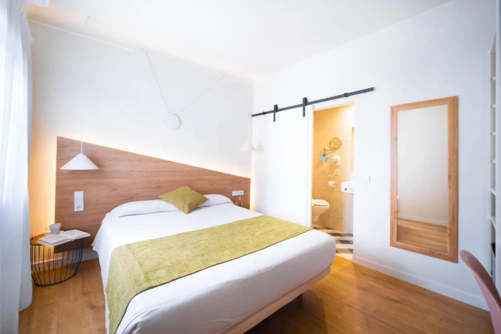 Photo of the whole room, Bed in Apuntadores 8