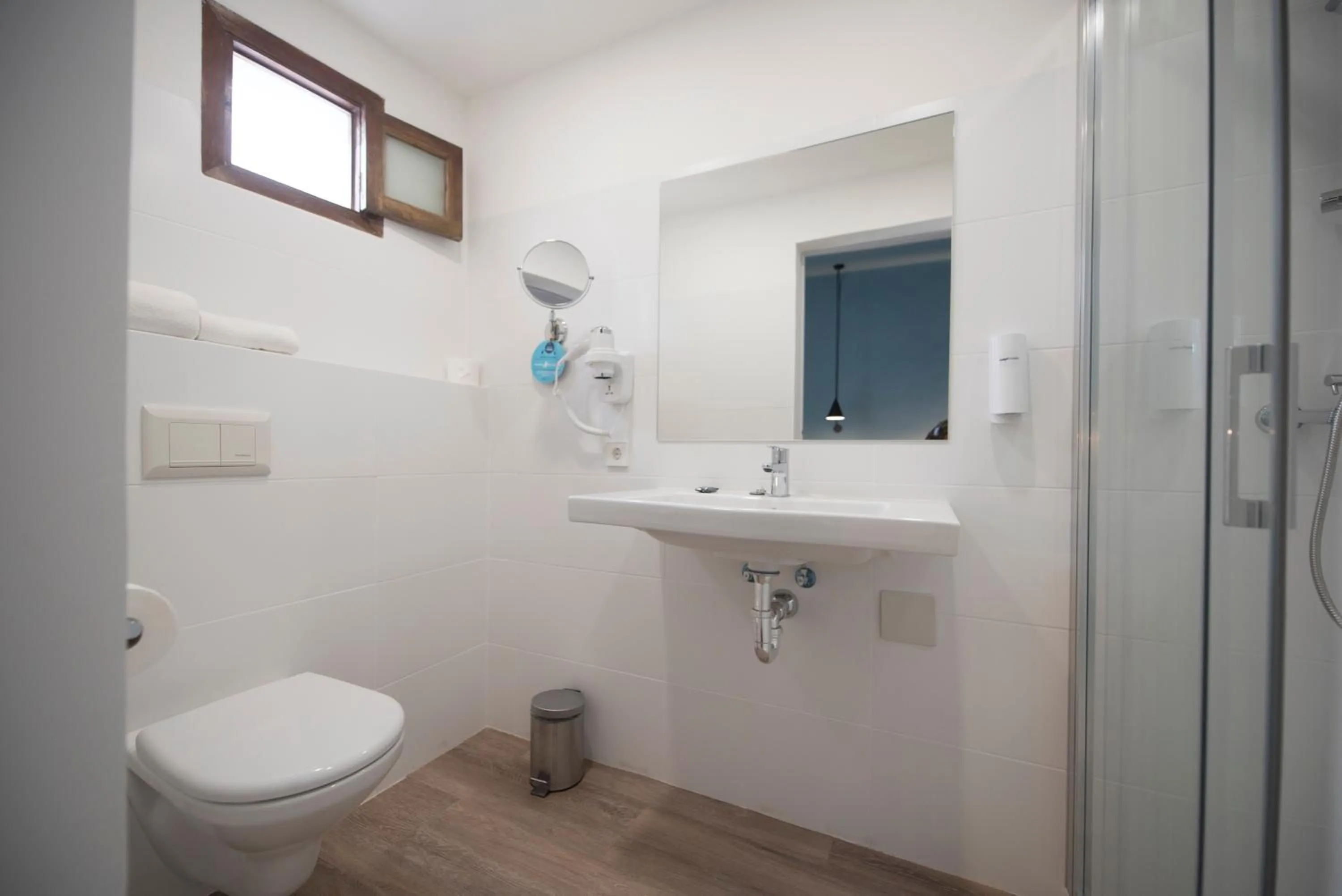 Bathroom in Apuntadores 8