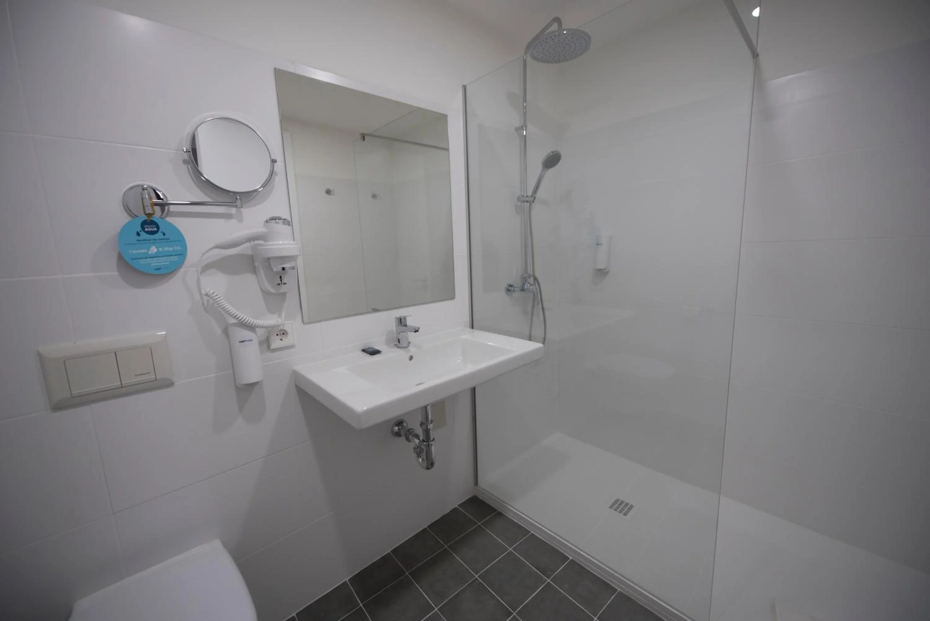 Bathroom in Apuntadores 8