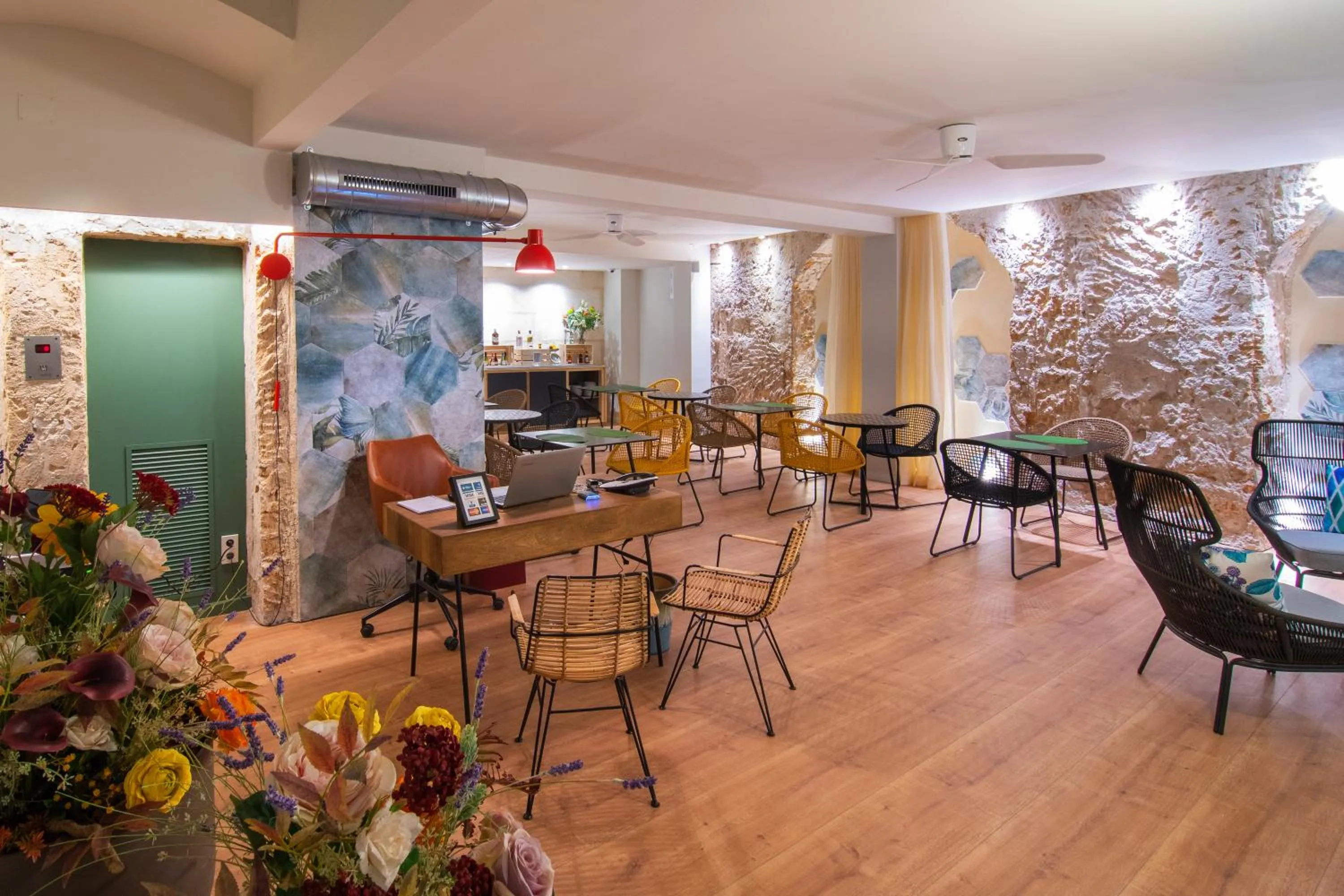 Lobby or reception in Apuntadores 8