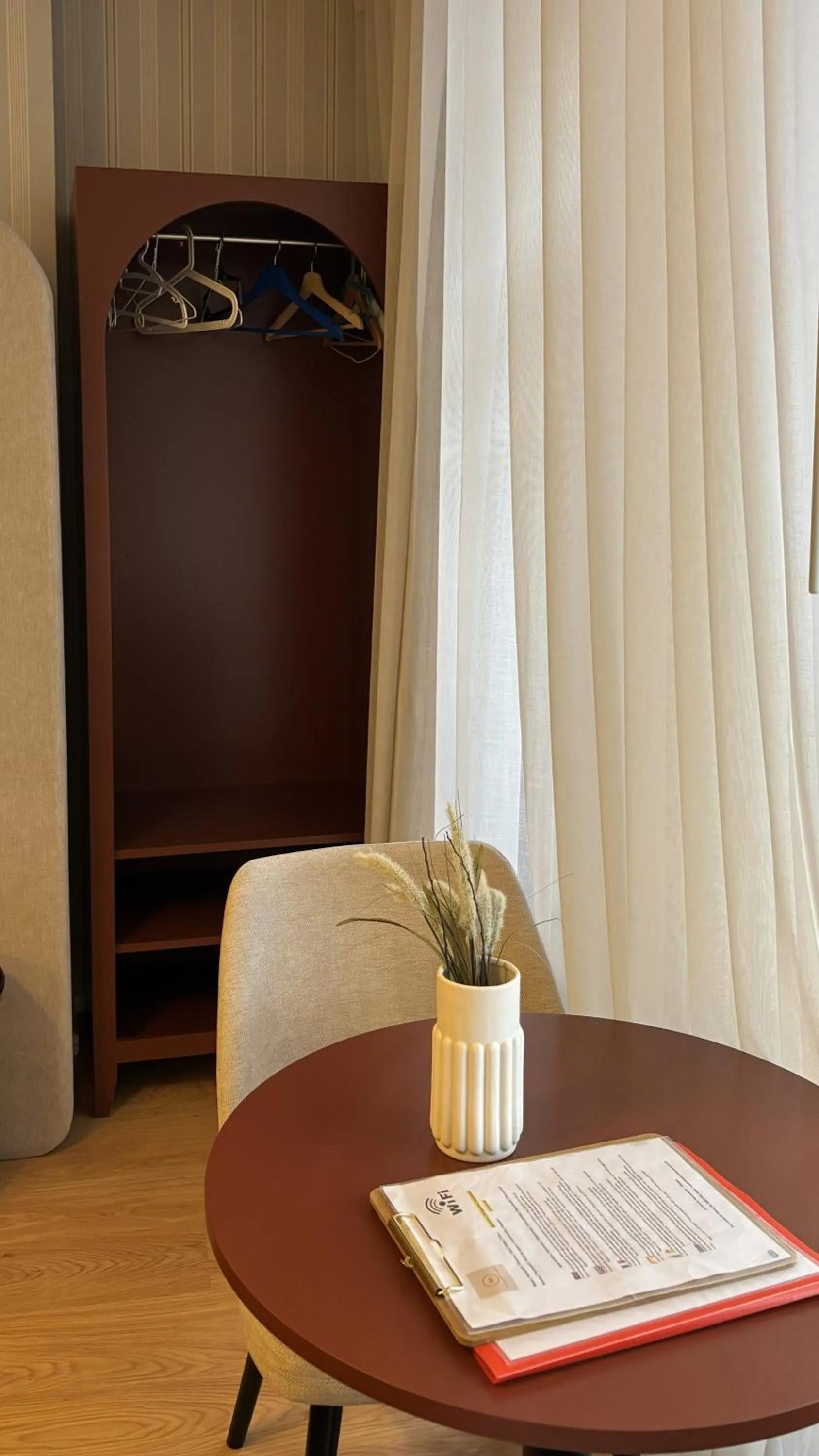 wardrobe in Be Oporto Apartments Clérigos