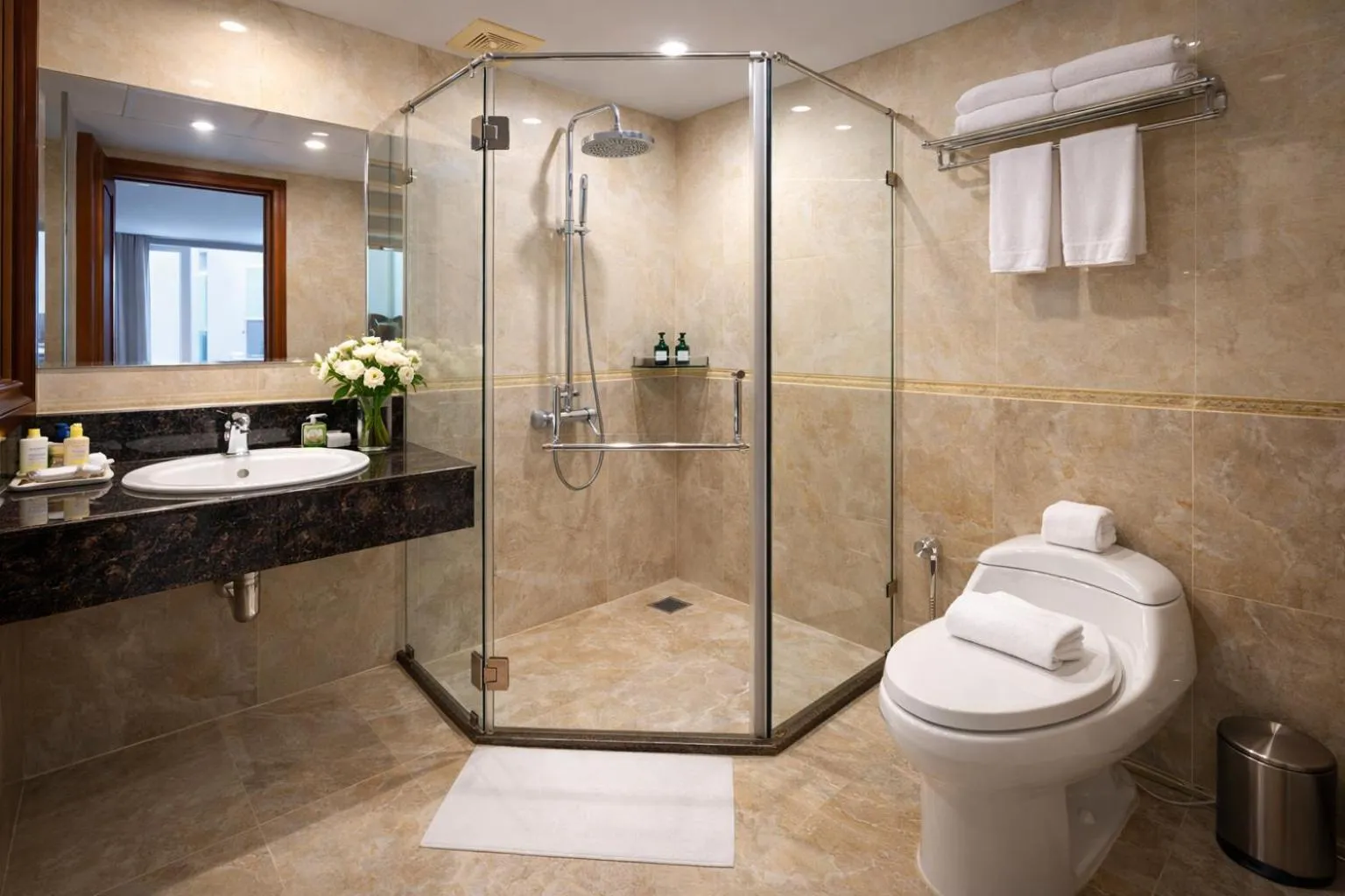 Bathroom in White Lotus Hotel Saigon