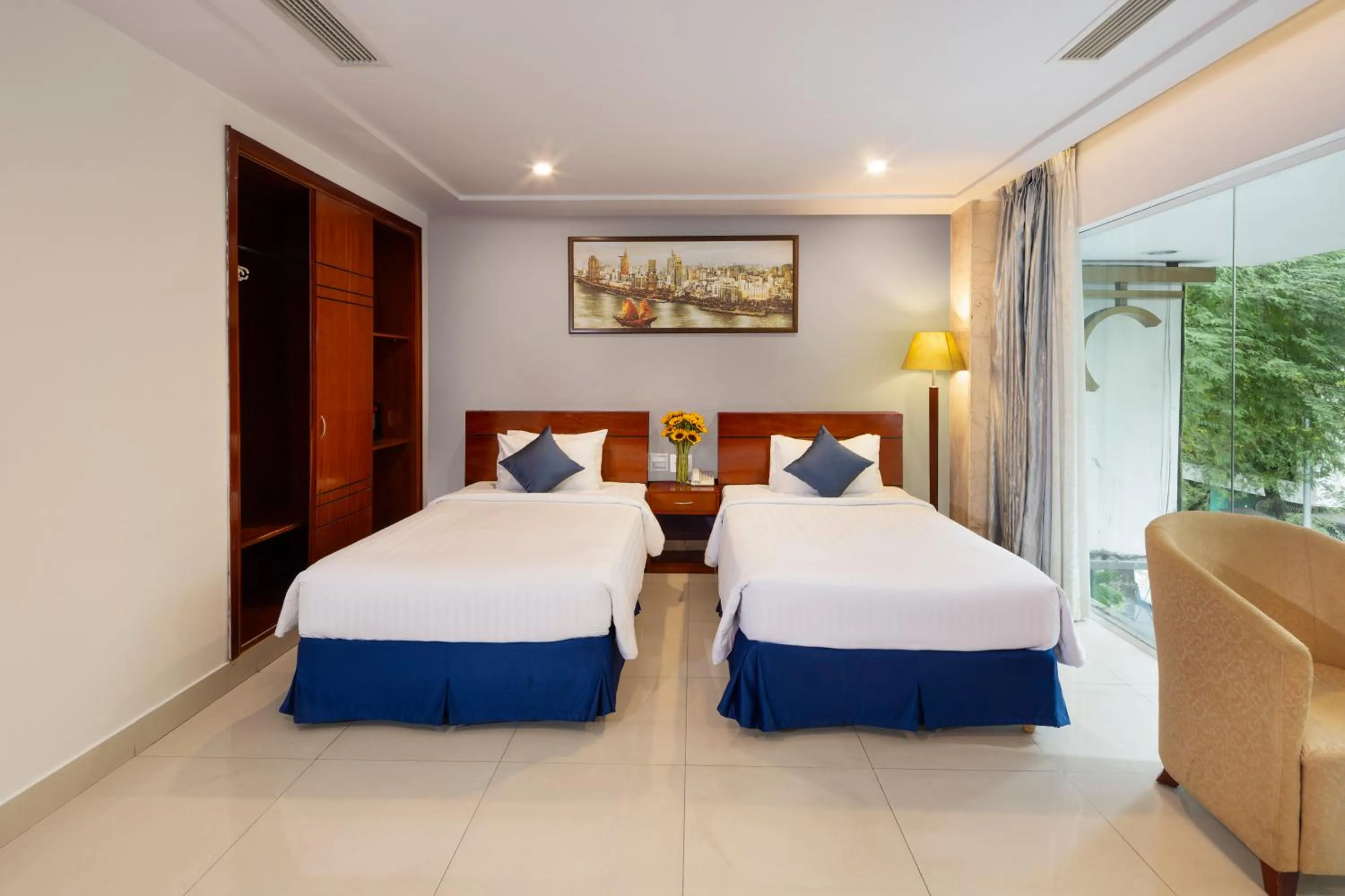 Bedroom, Bed in White Lotus Hotel Saigon