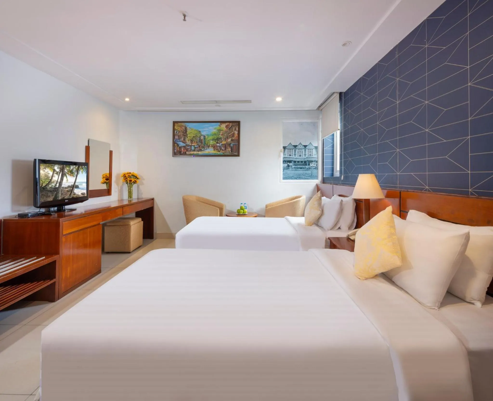 Photo of the whole room, Bed in White Lotus Hotel Saigon