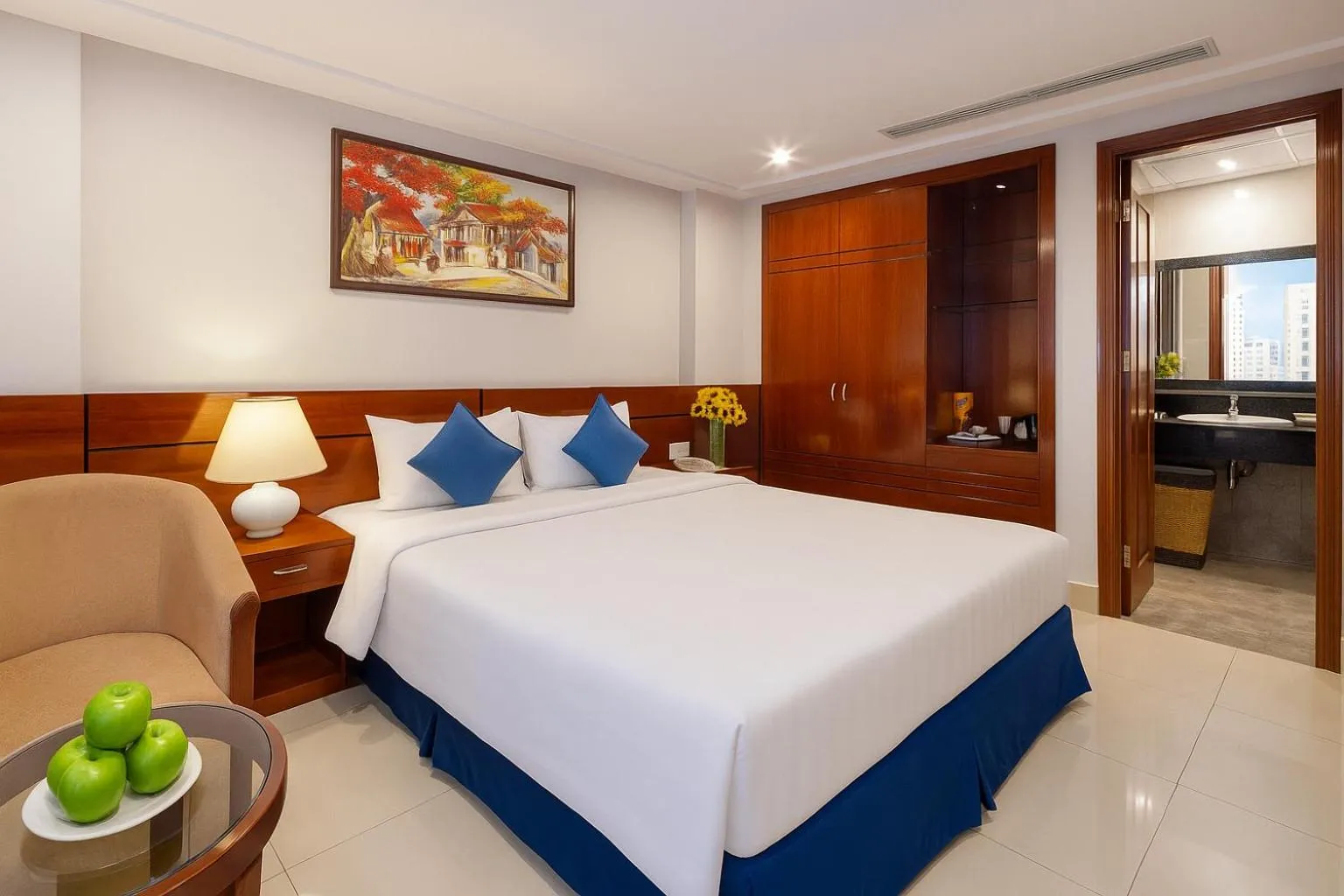 Bed in White Lotus Hotel Saigon