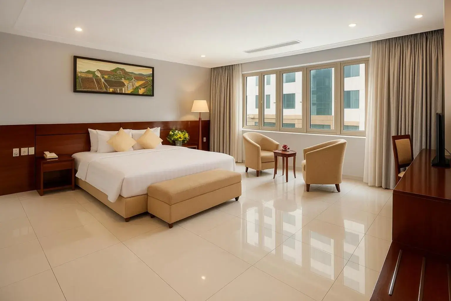 Suite with City View in White Lotus Hotel Saigon Suite with City View in White Lotus Hotel Saigon