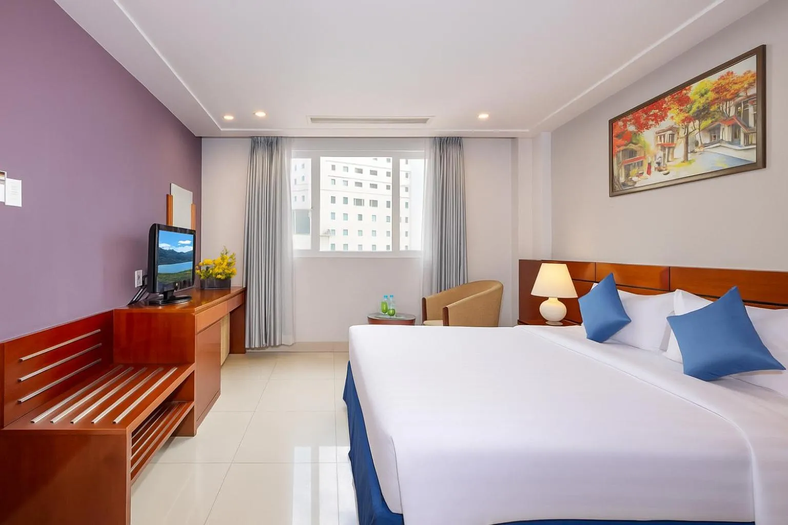Photo of the whole room, Bed in White Lotus Hotel Saigon
