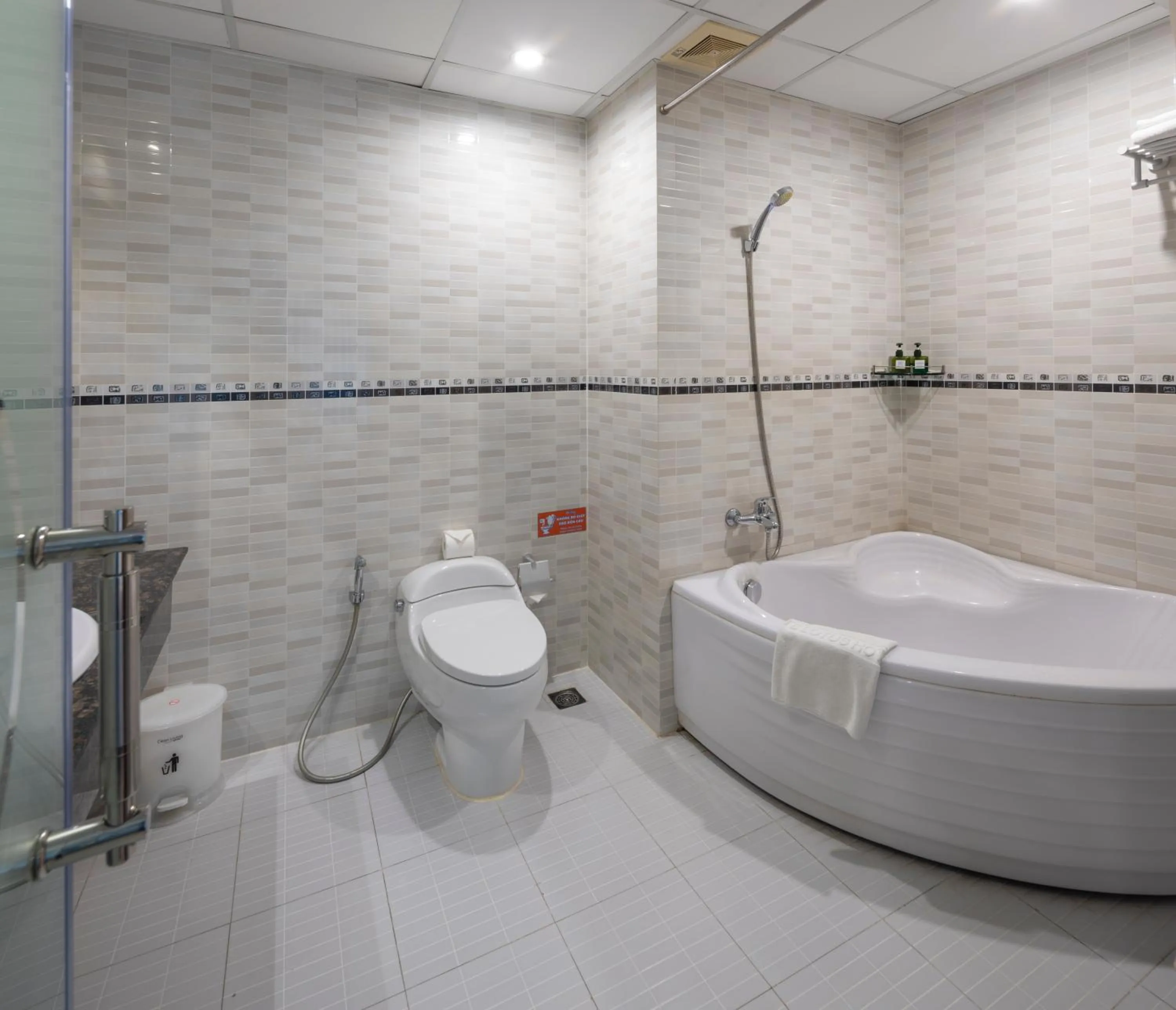 Bath in White Lotus Hotel Saigon