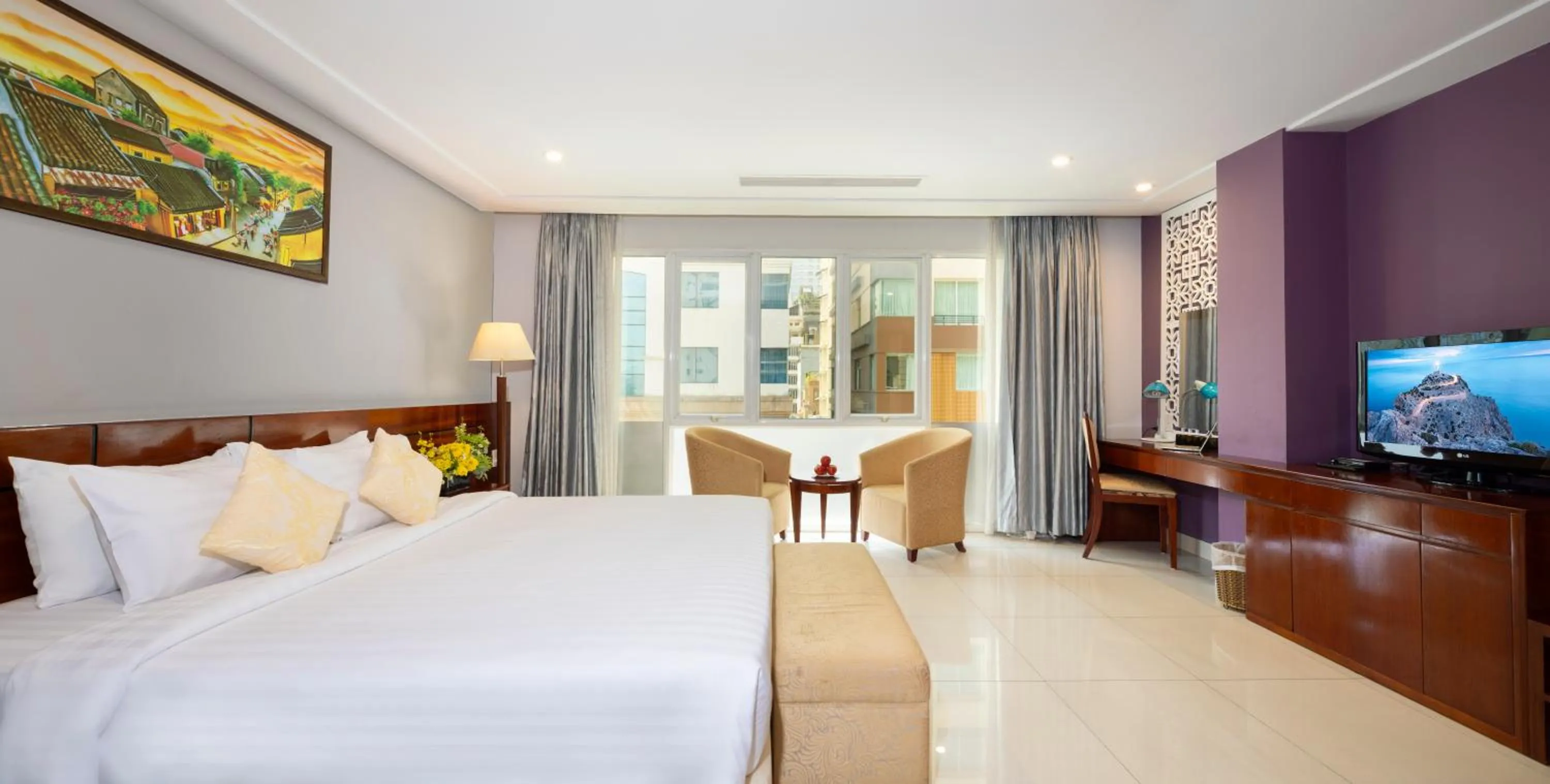 Bed in White Lotus Hotel Saigon