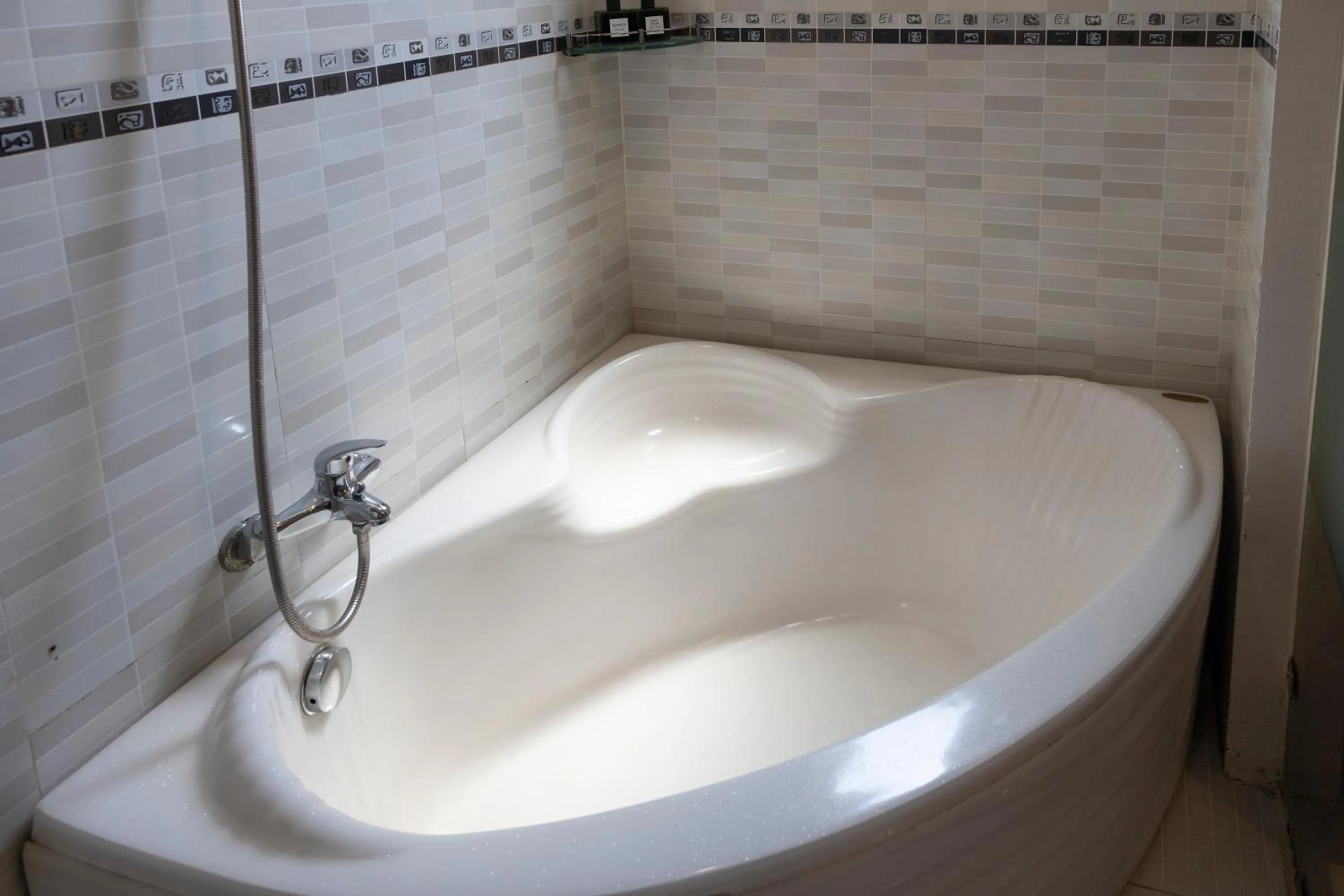 Hot Tub in White Lotus Hotel Saigon