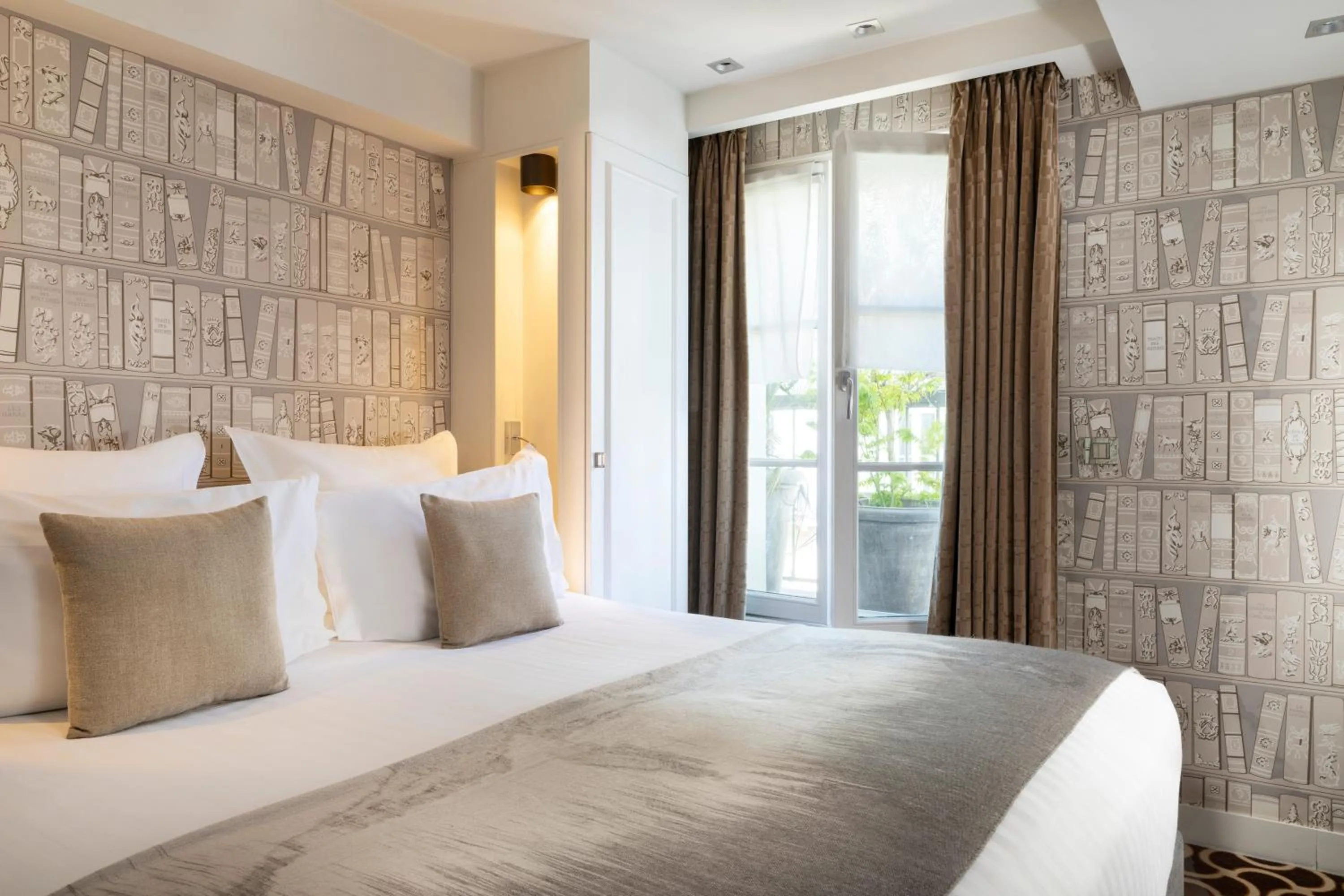 Bedroom, Bed in Hôtel Le Pradey