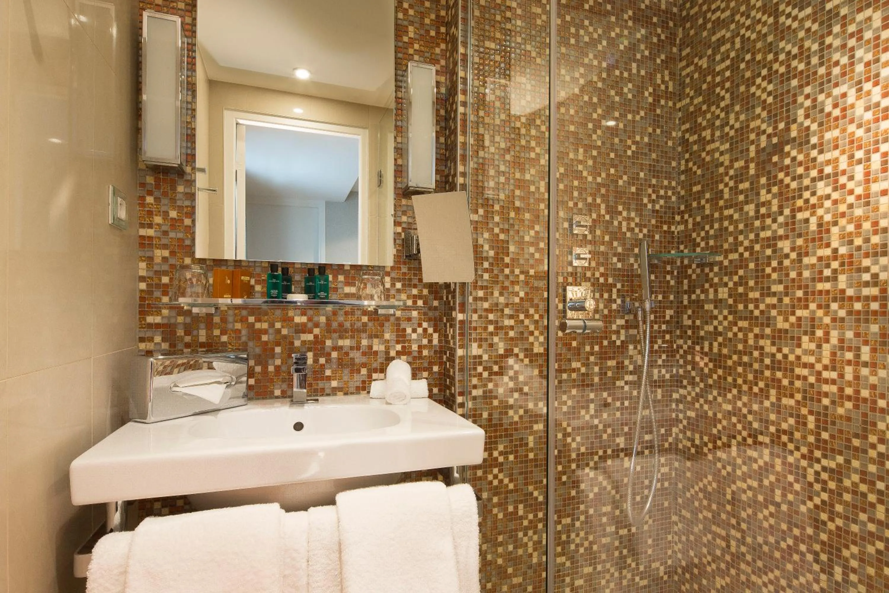 Bathroom in Hôtel Le Pradey