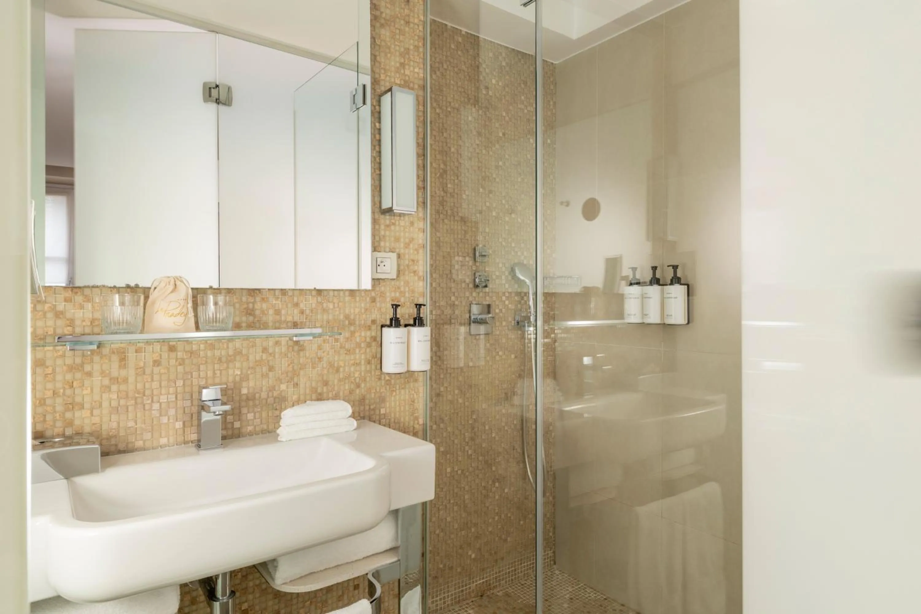 Bathroom in Hôtel Le Pradey