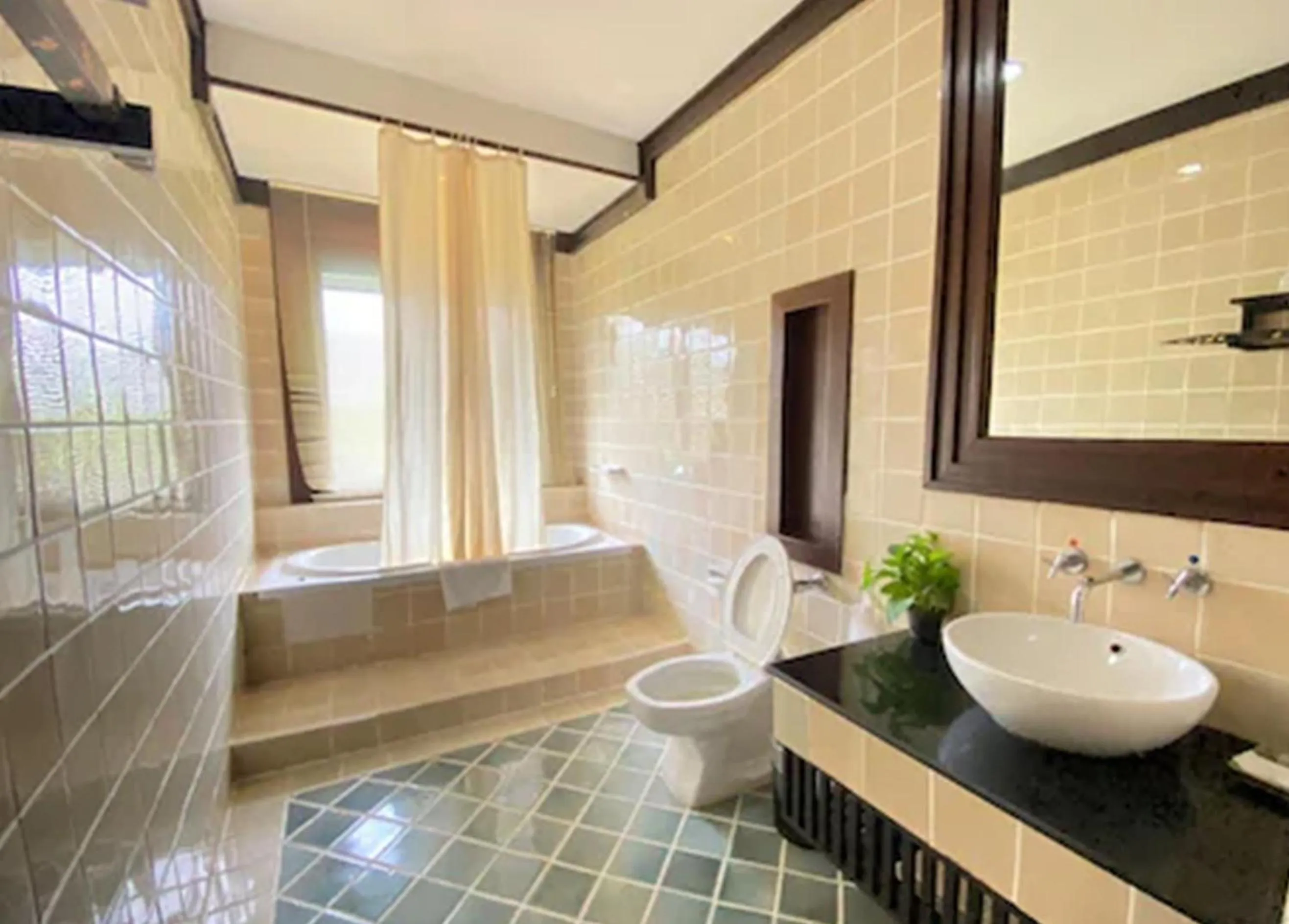 Bathroom in Gassan Khuntan Golf & Resort