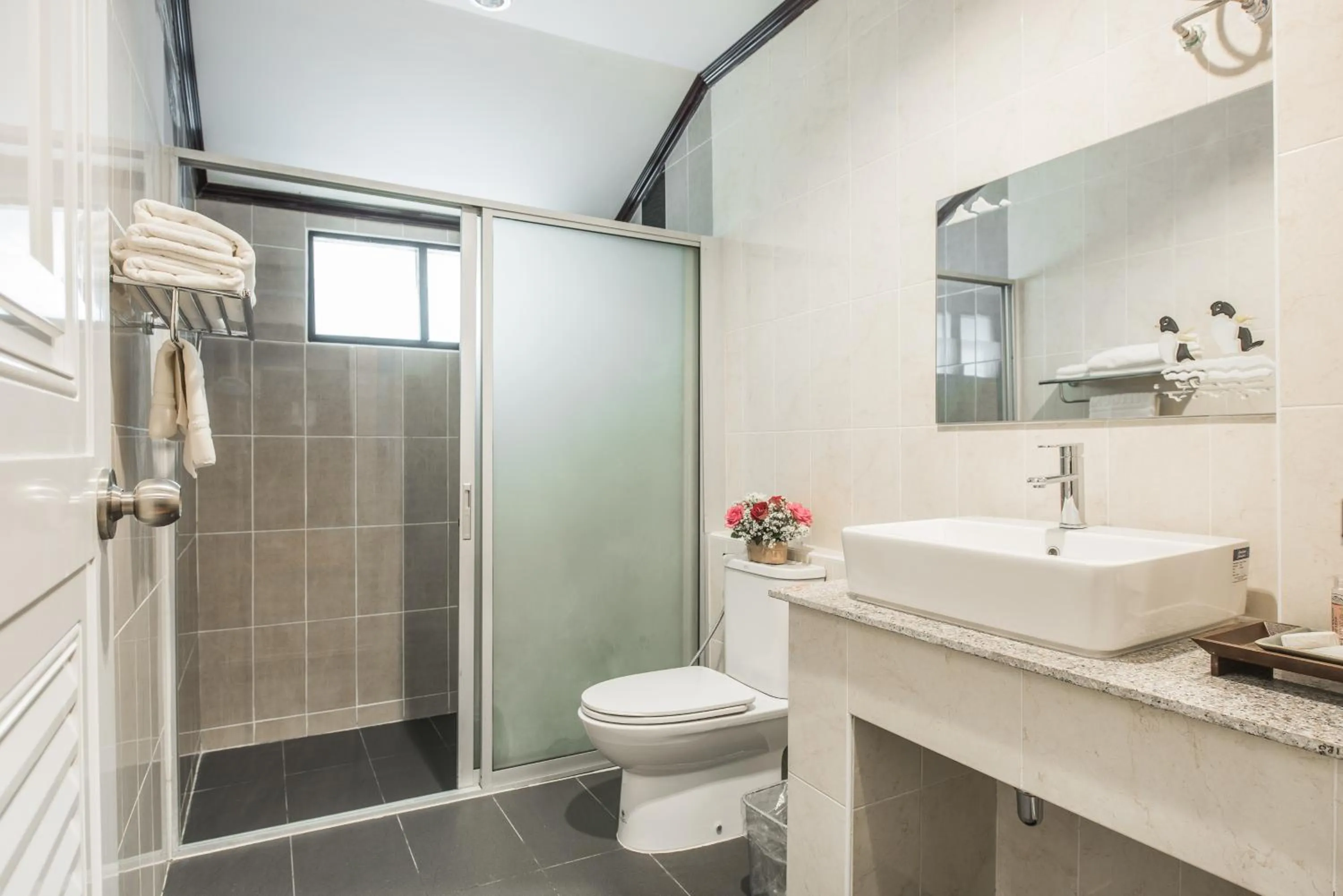 Shower in Gassan Khuntan Golf & Resort