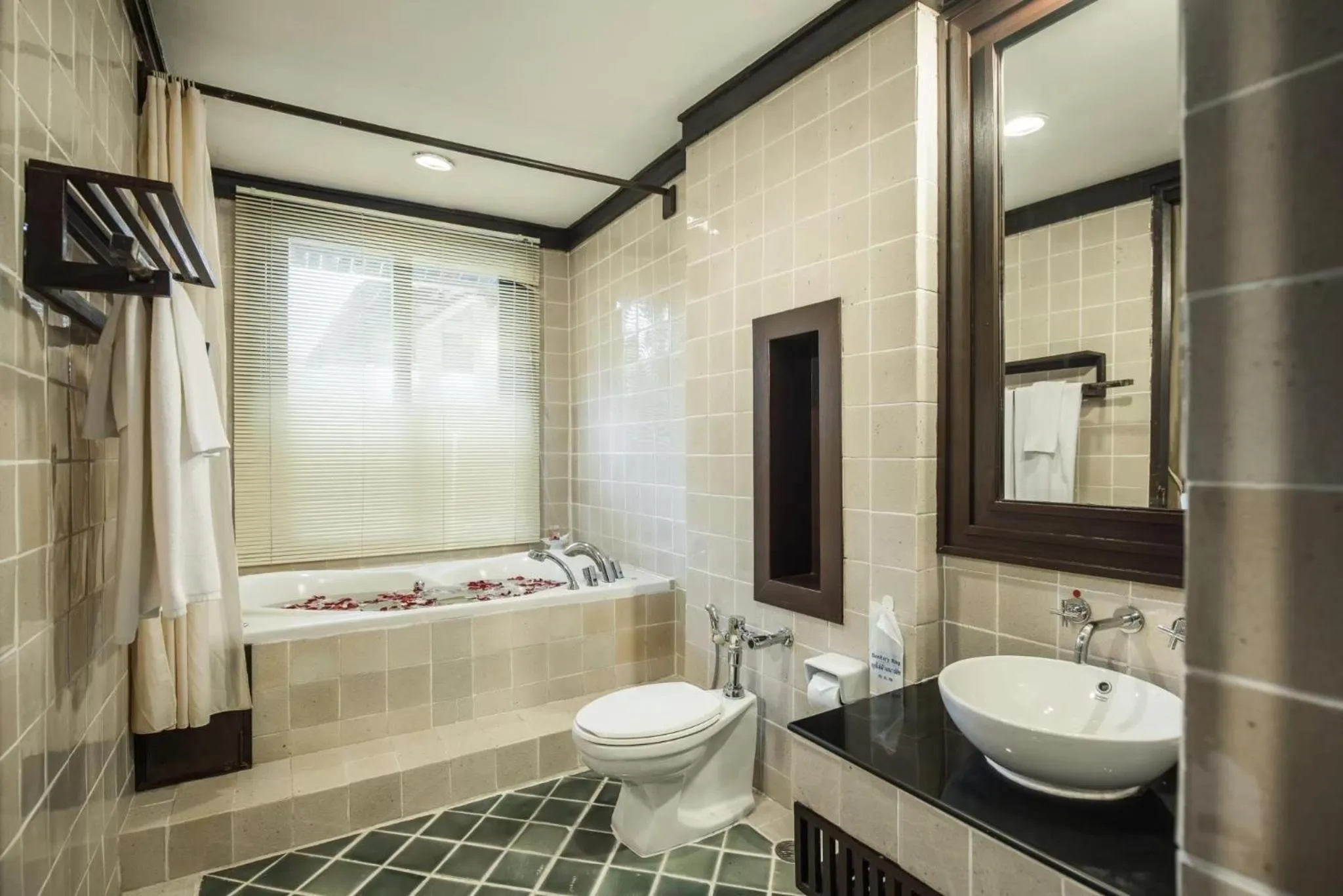 Bath in Gassan Khuntan Golf & Resort