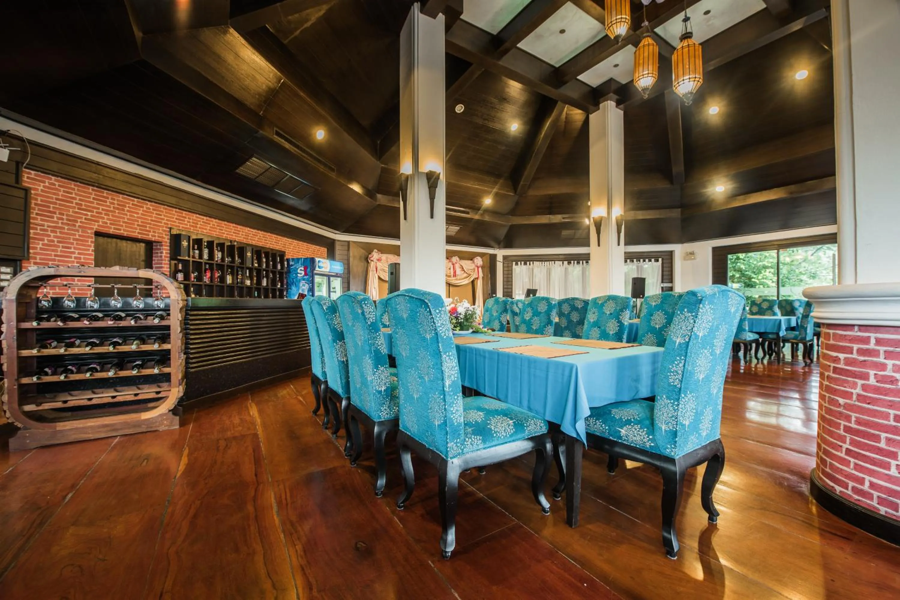 Restaurant/places to eat in Gassan Khuntan Golf & Resort