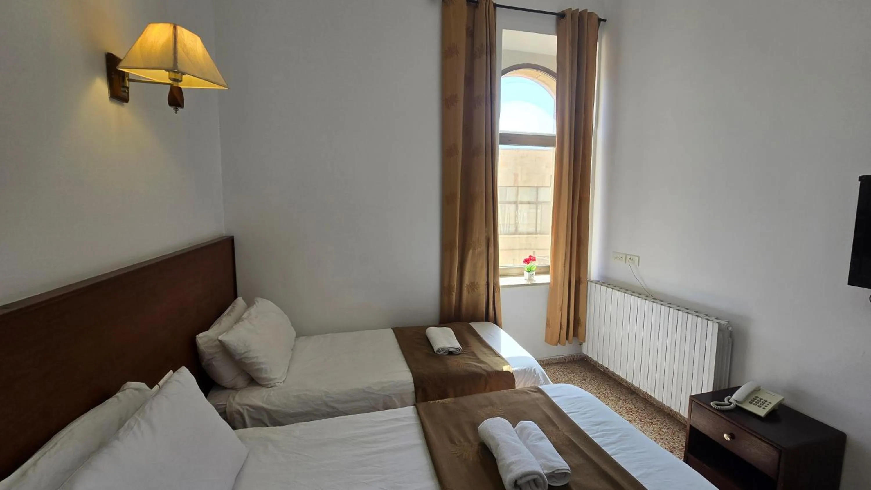 Bed in St Thomas Guesthouse - Jerusalem