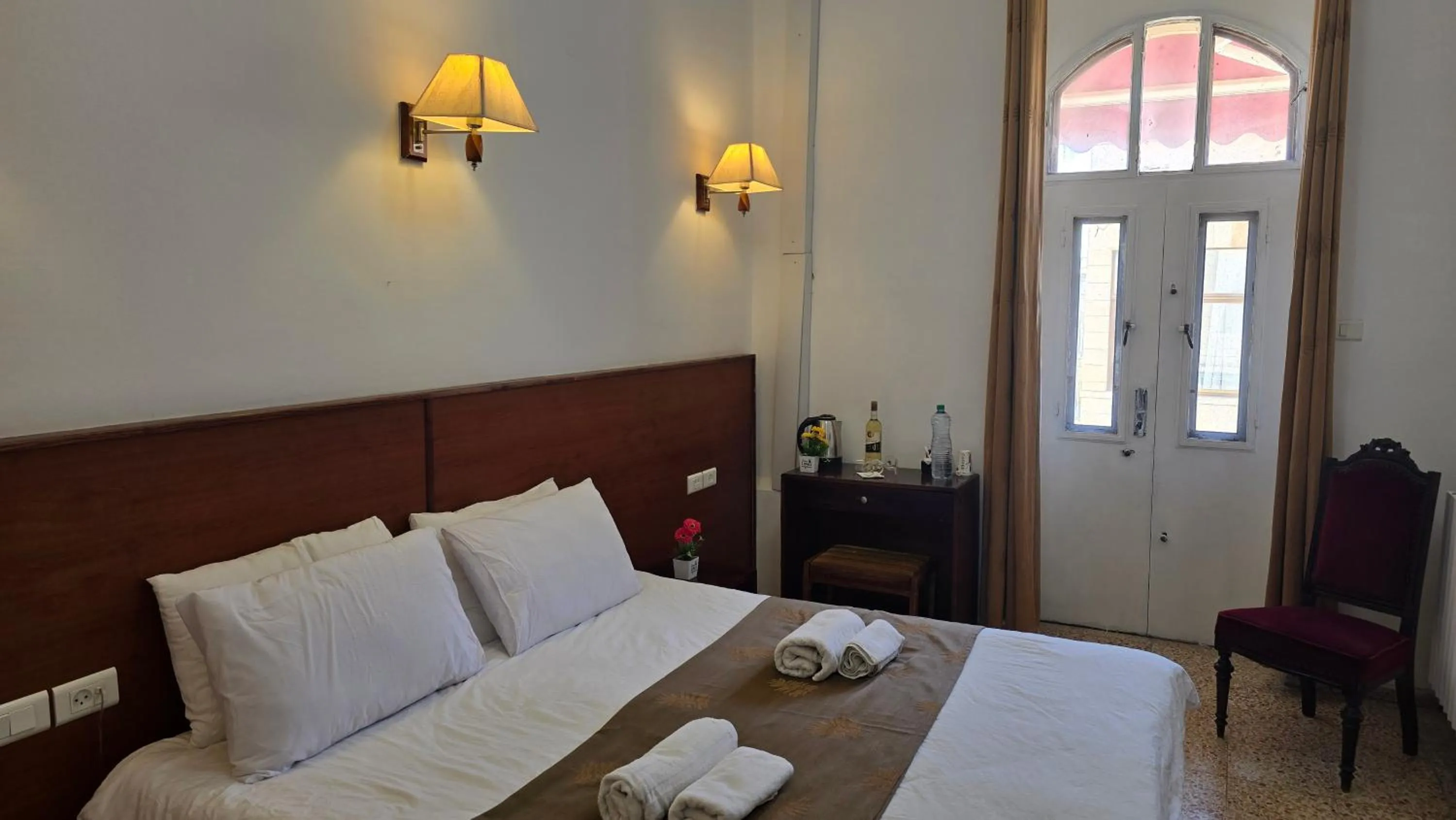 Photo of the whole room, Bed in St Thomas Guesthouse - Jerusalem