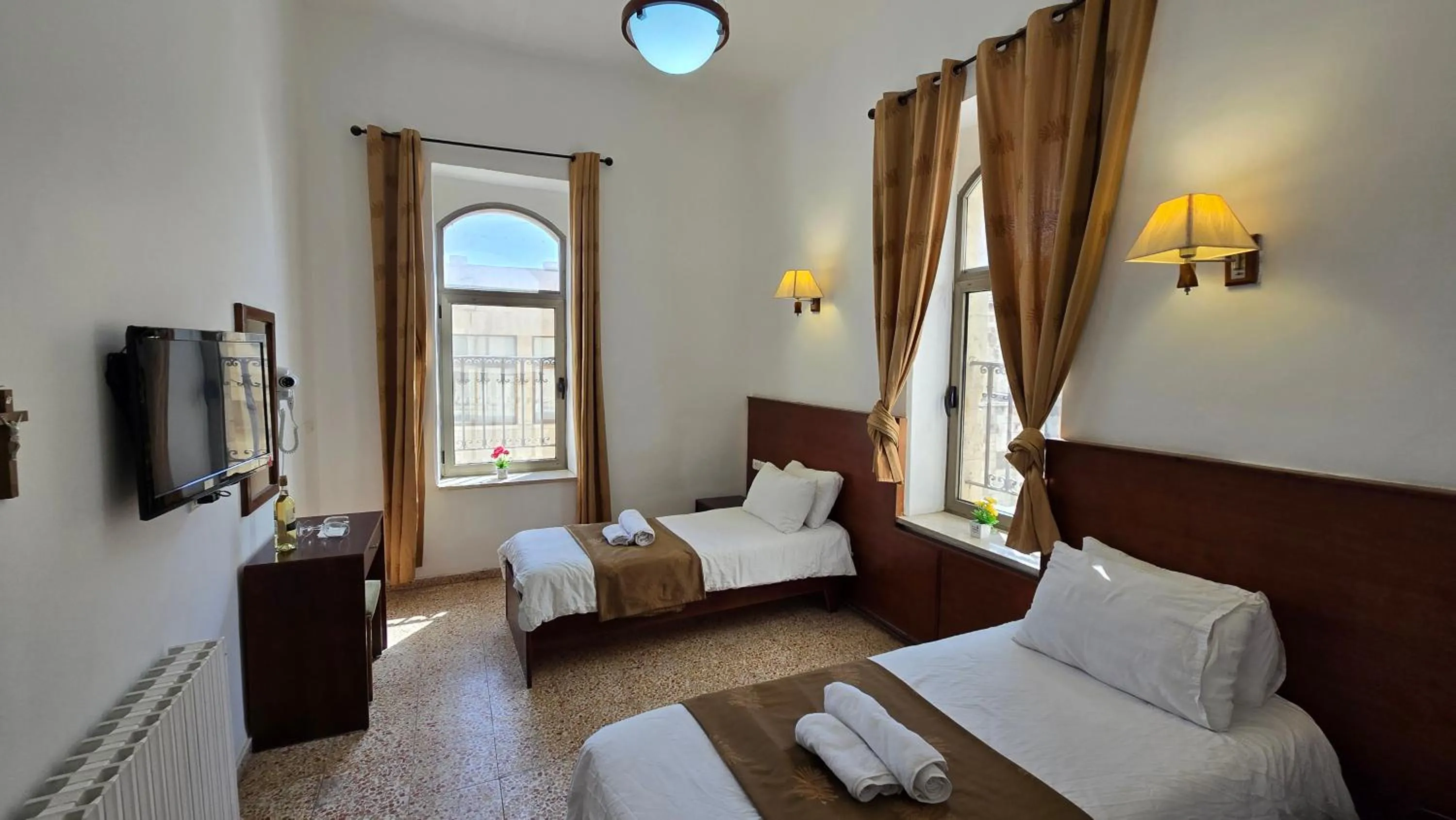 Bed in St Thomas Guesthouse - Jerusalem