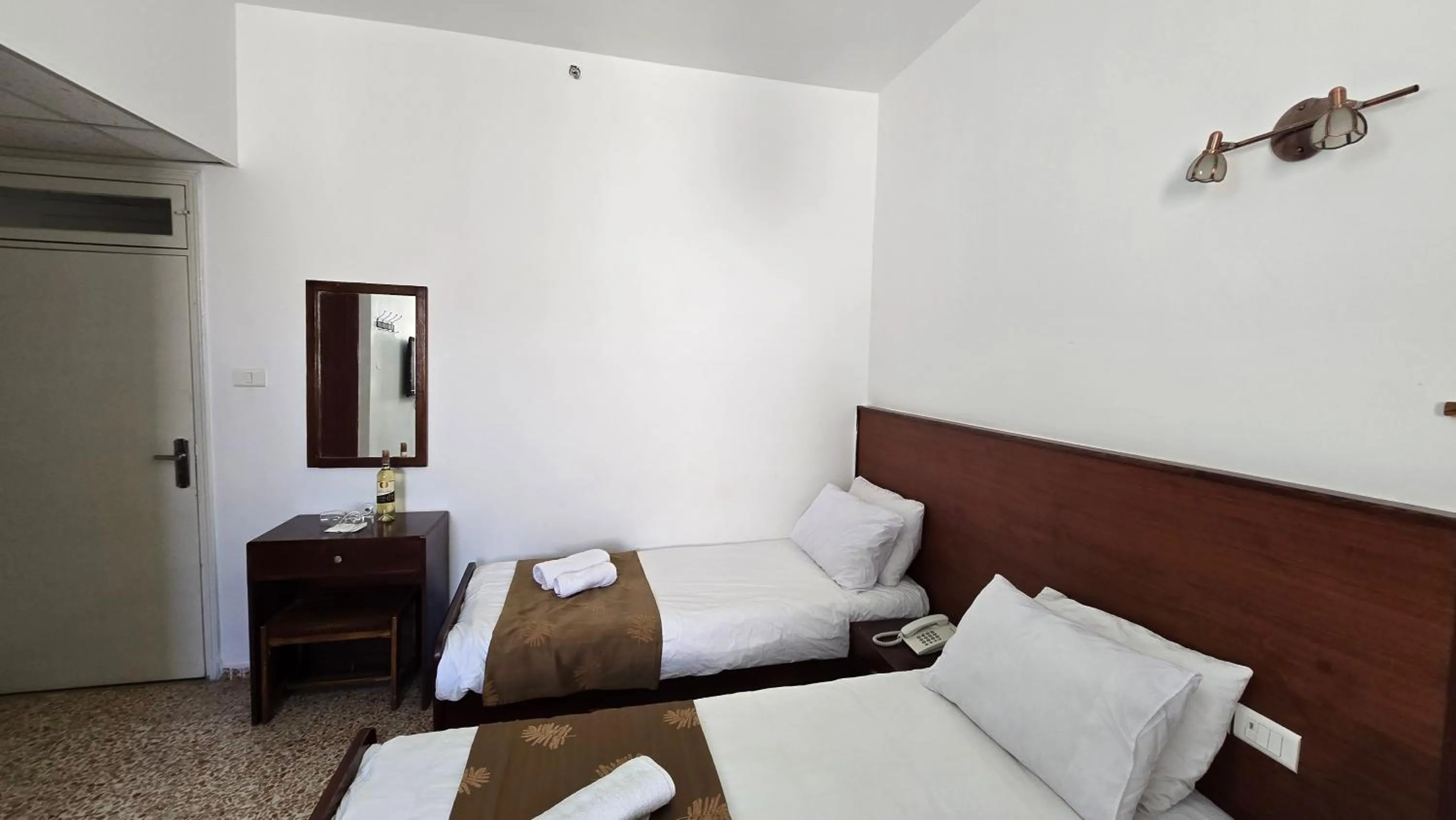Bed in St Thomas Guesthouse - Jerusalem