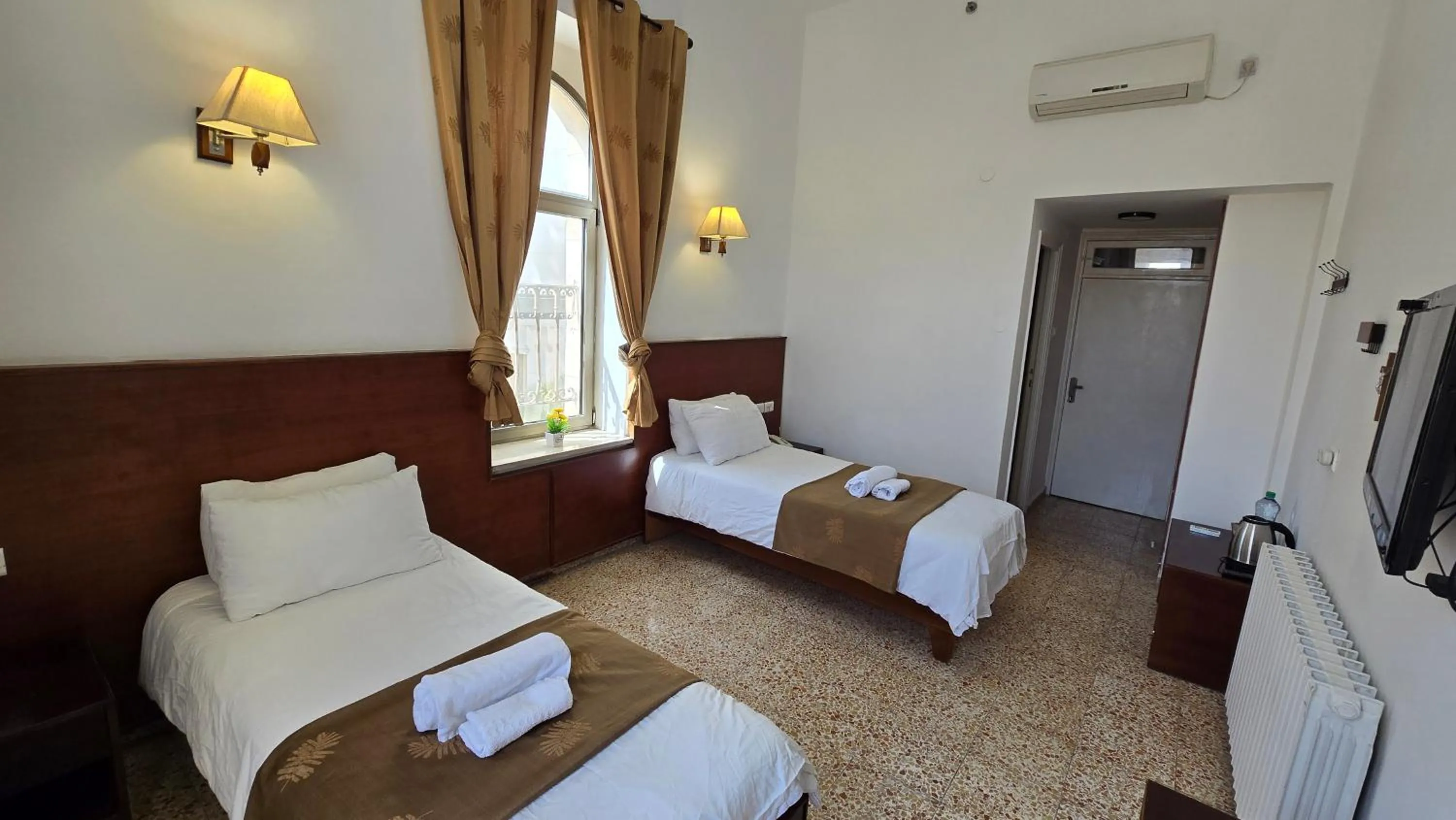 Bed in St Thomas Guesthouse - Jerusalem