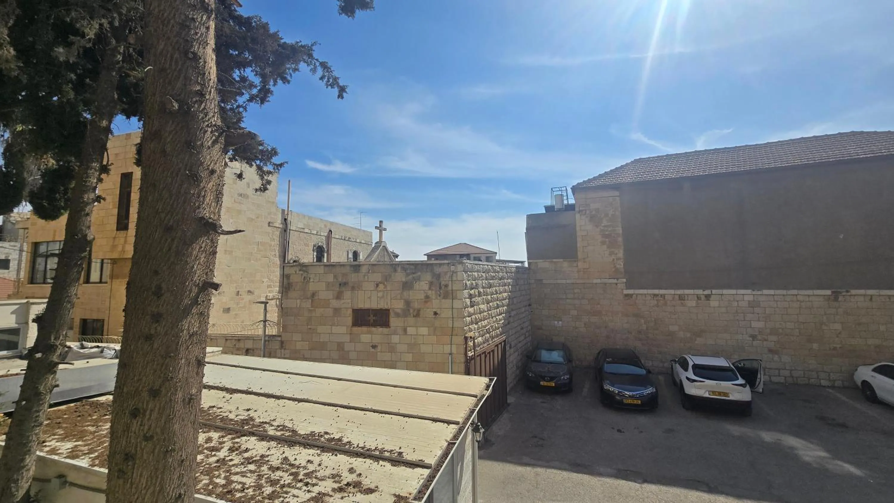 Parking in St Thomas Guesthouse - Jerusalem