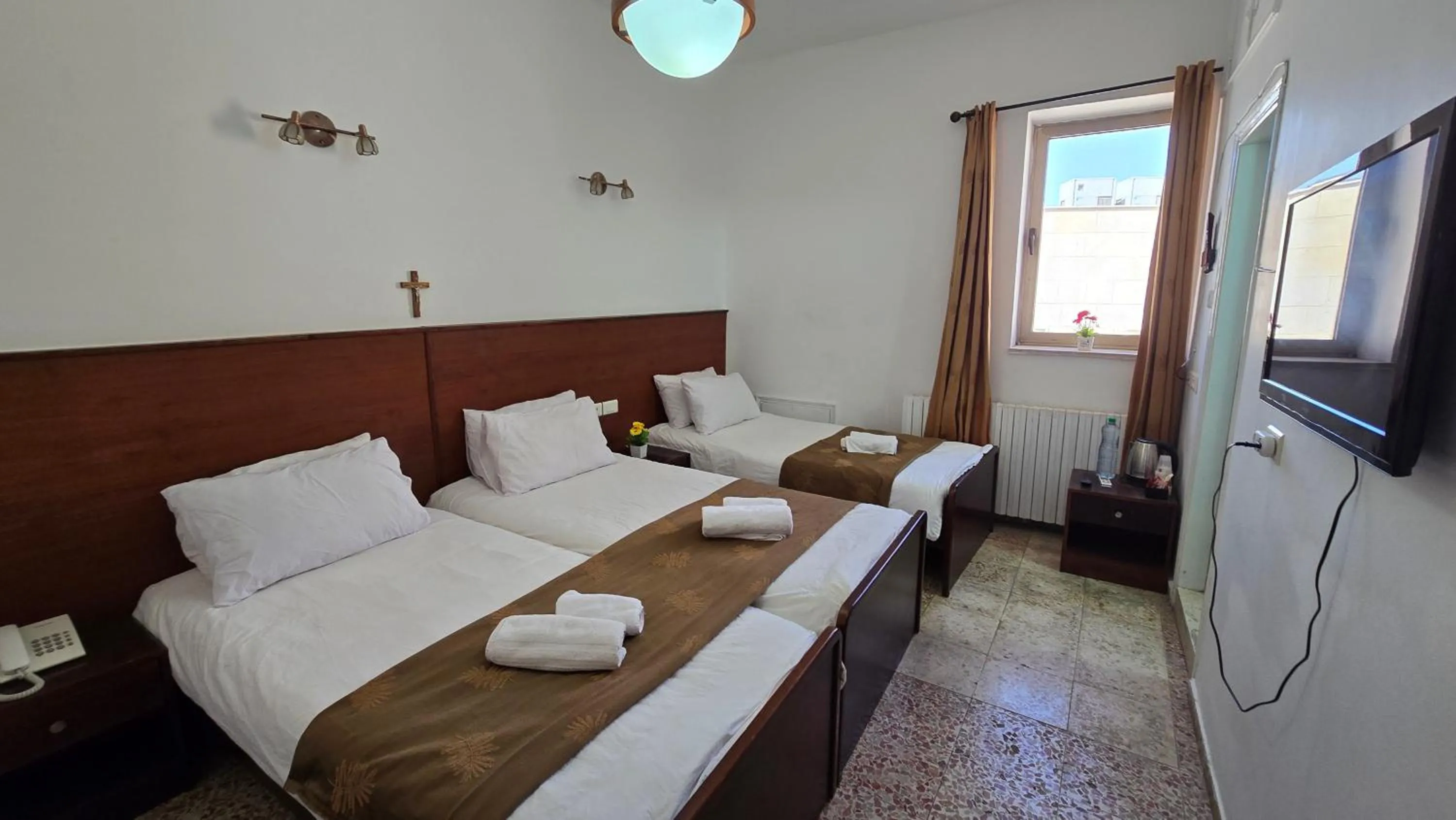 Bed in St Thomas Guesthouse - Jerusalem
