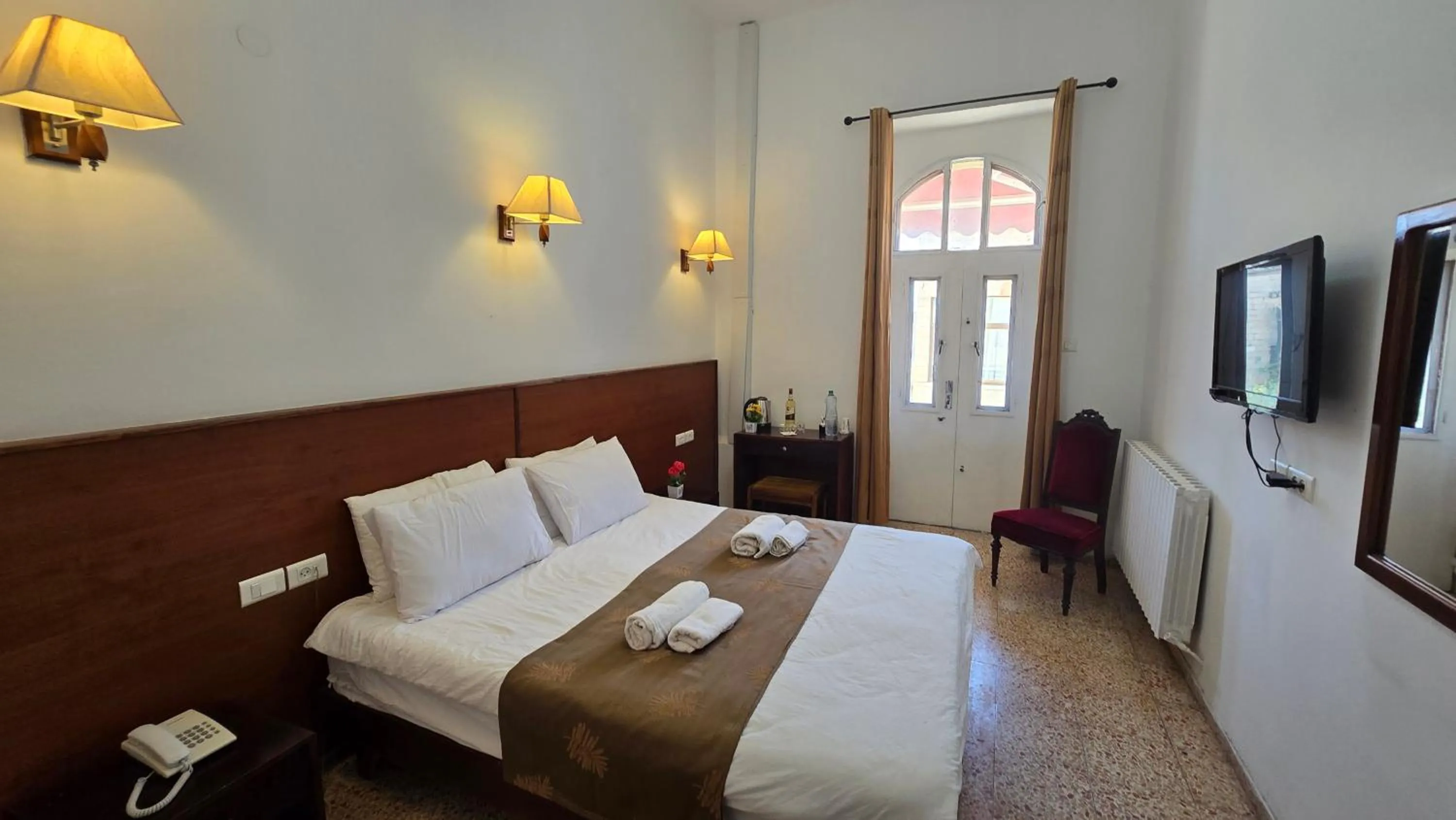 Bed in St Thomas Guesthouse - Jerusalem