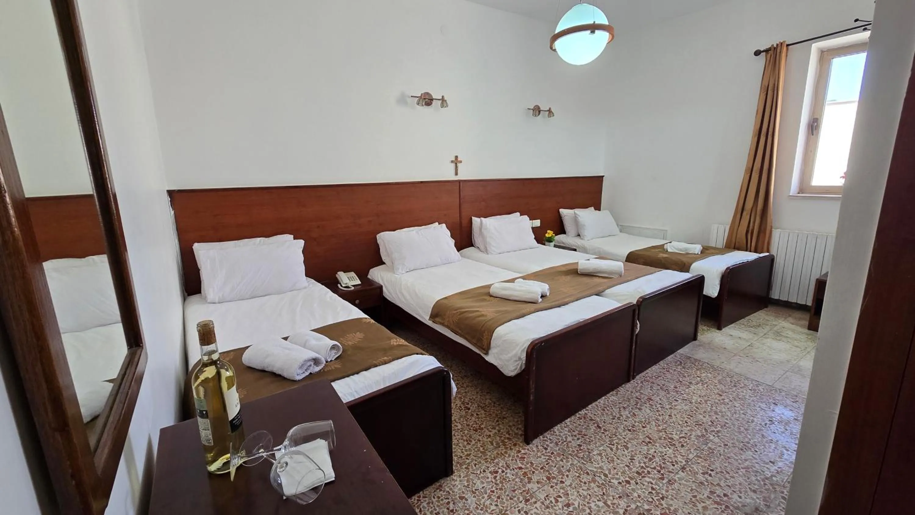 Photo of the whole room, Bed in St Thomas Guesthouse - Jerusalem