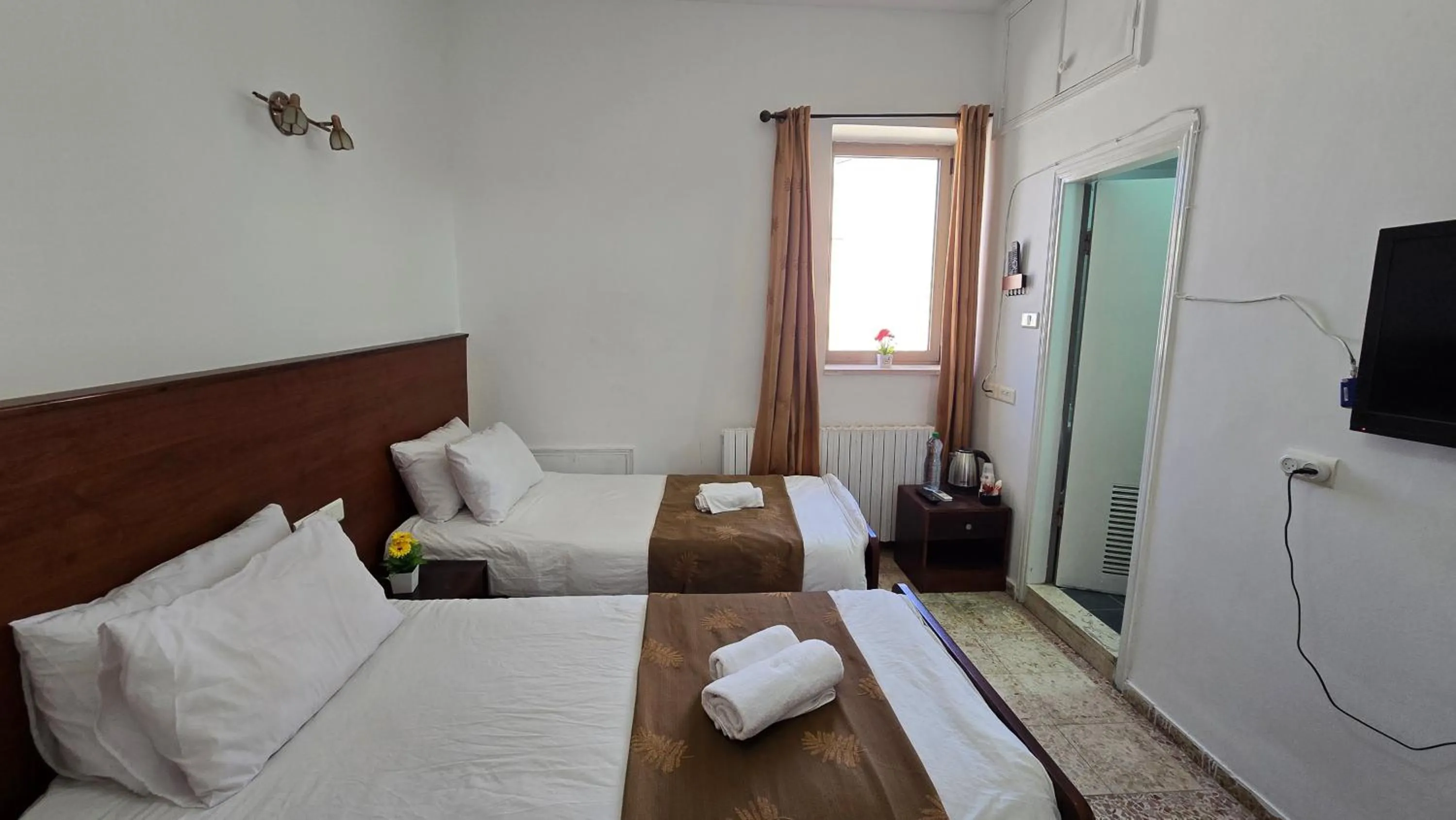 Bed in St Thomas Guesthouse - Jerusalem