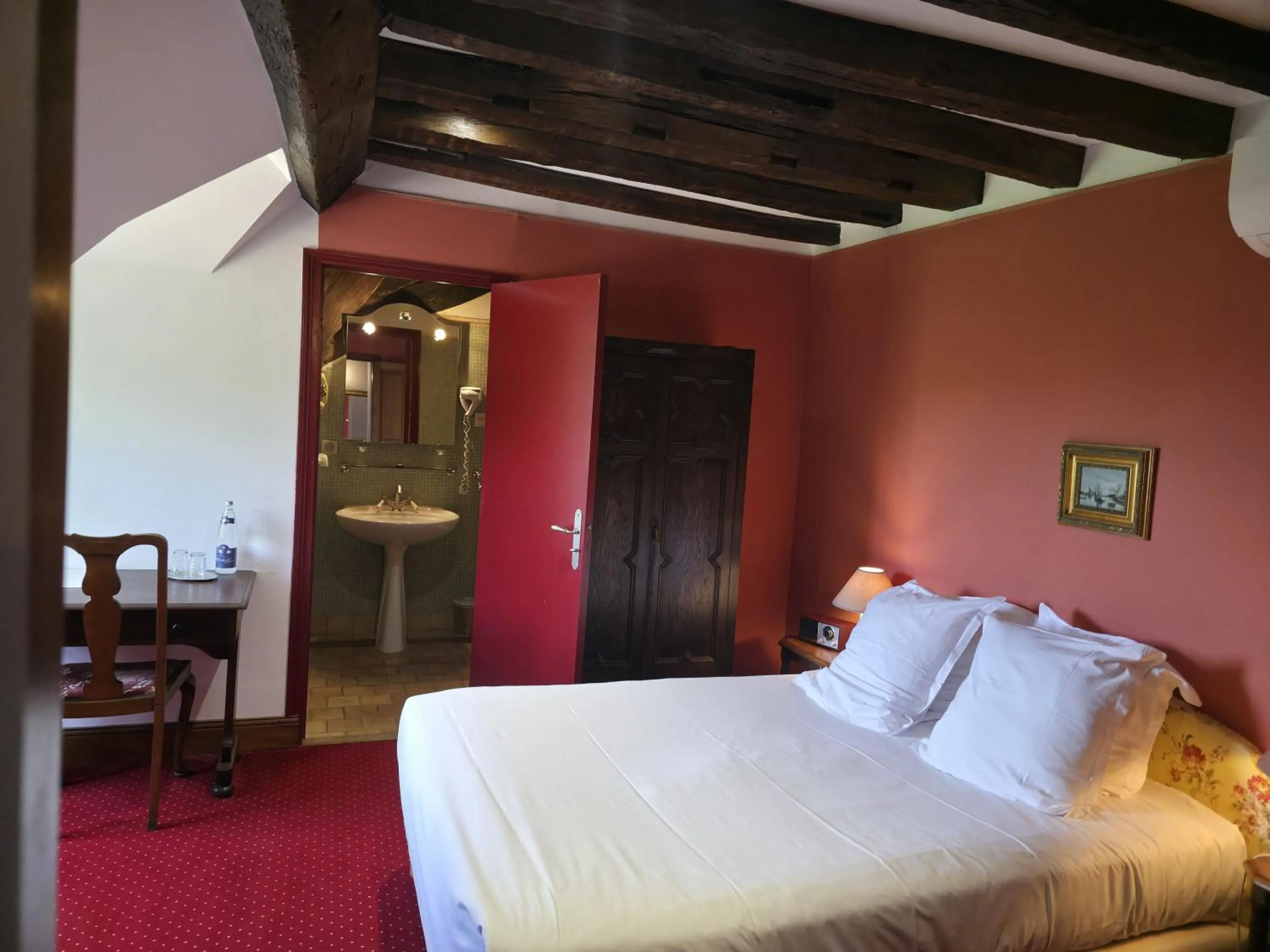 Bed in Château de Chissay