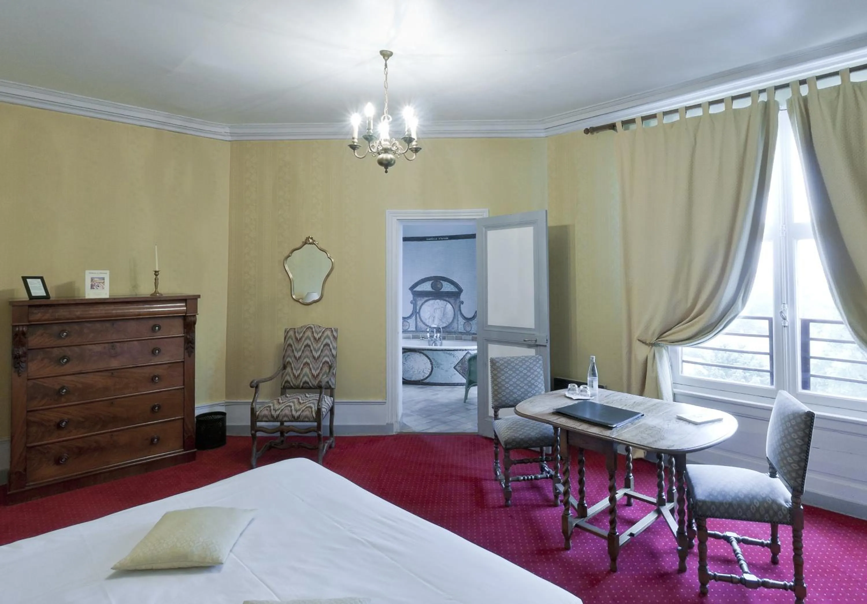 Bed in Château de Chissay