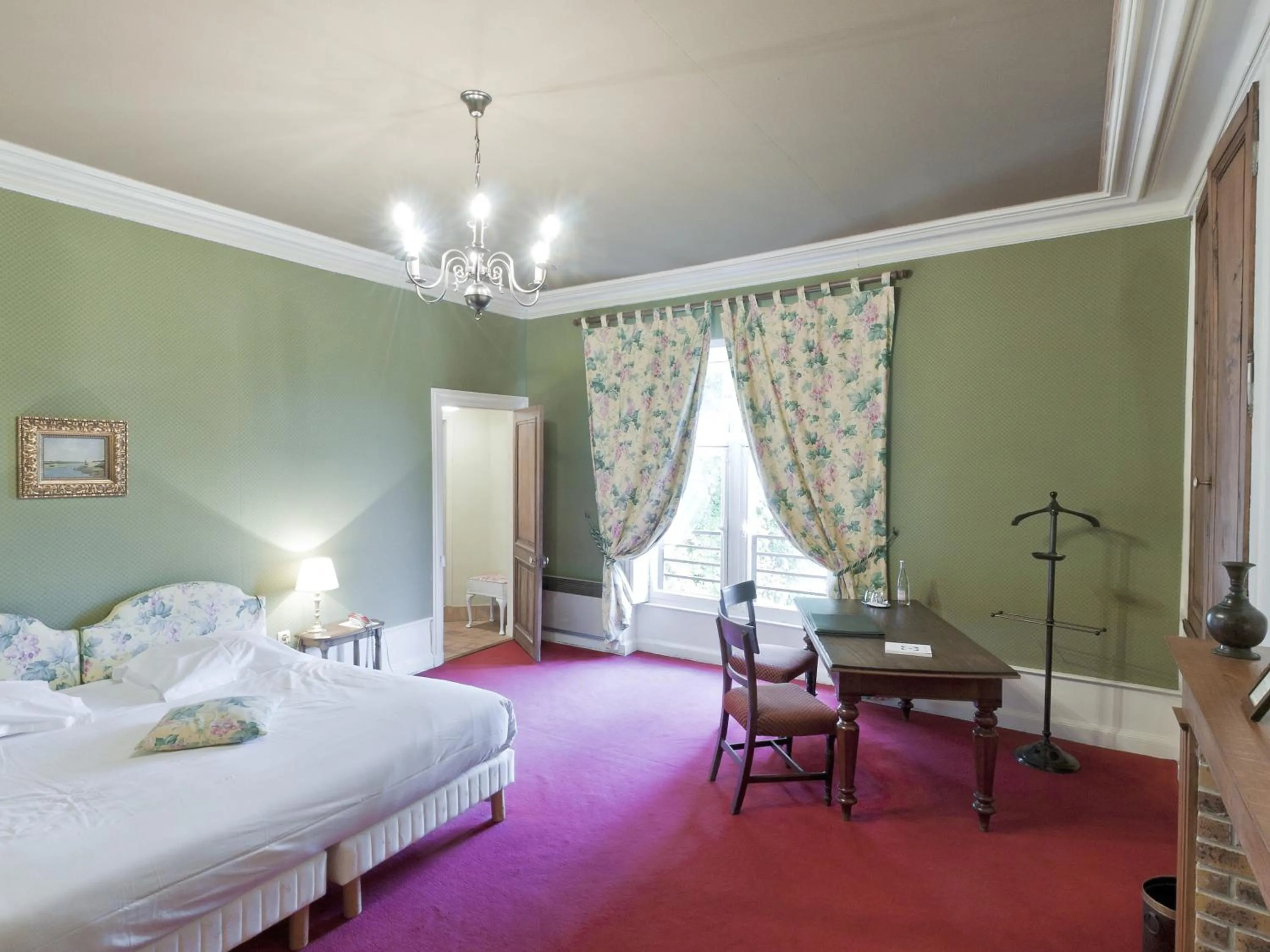 Bed in Château de Chissay