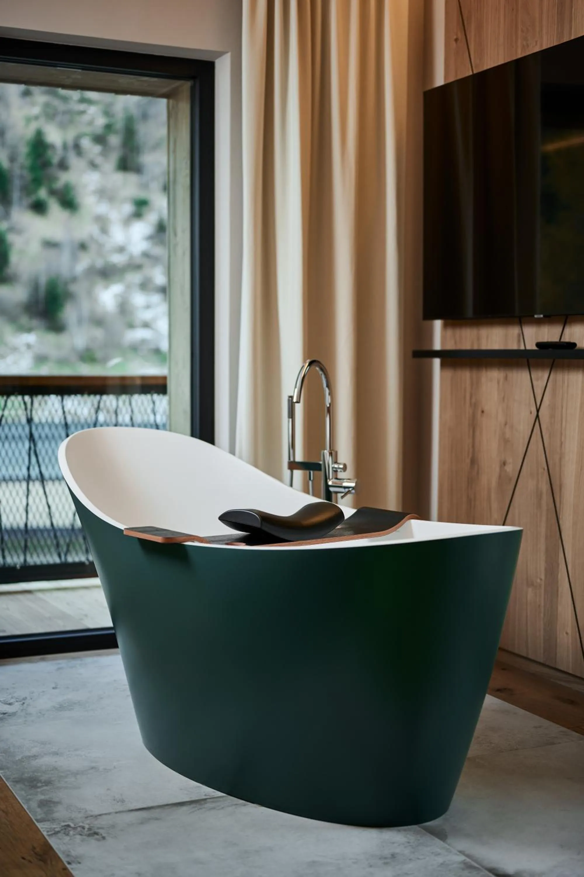Bath in VALARA Alpine Art Hotel