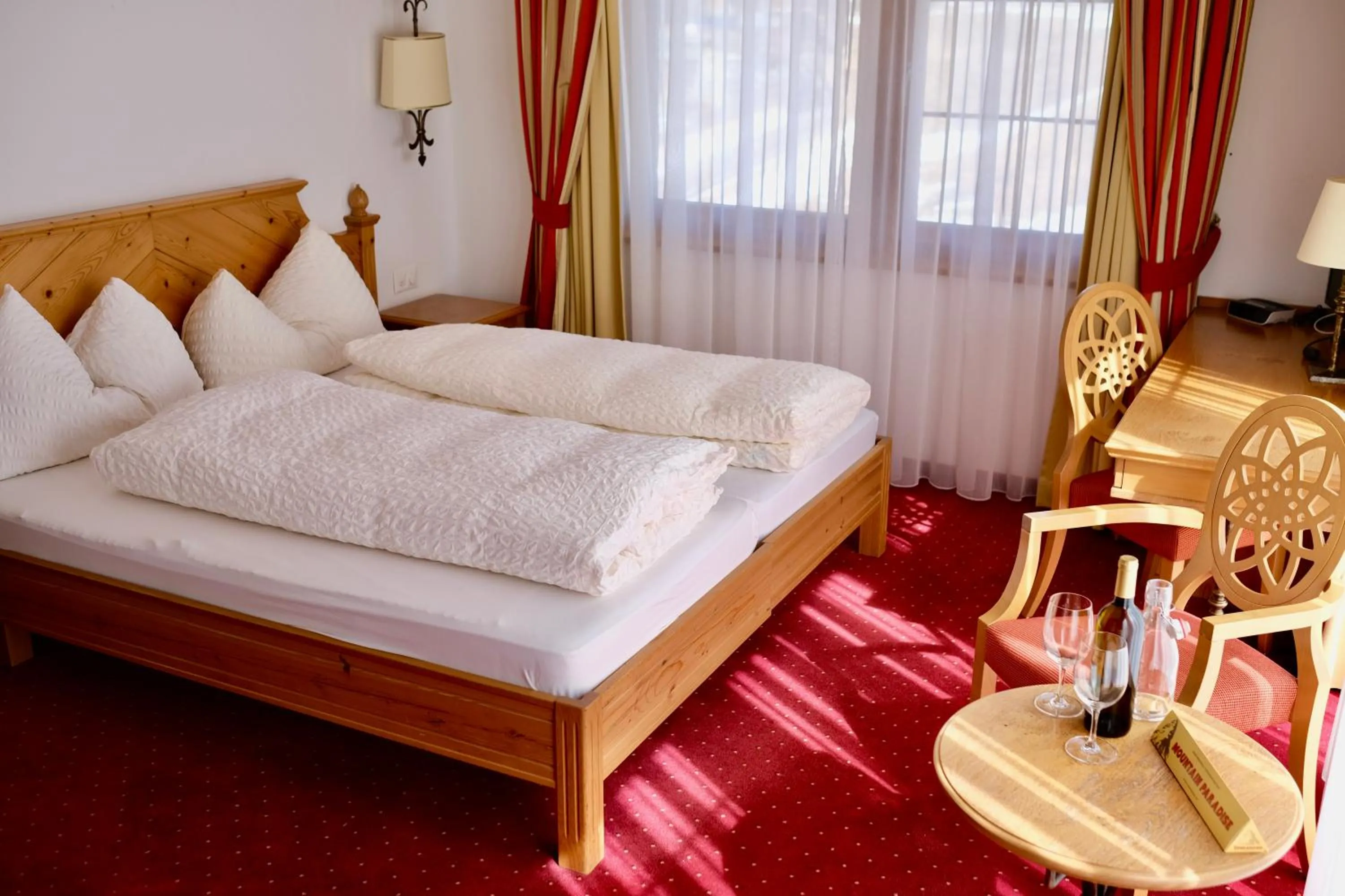 Bedroom, Bed in Mountain Paradise