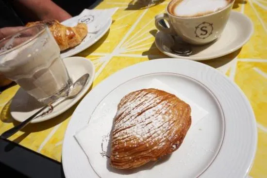 Breakfast in Da Polly a Piazza Amedeo